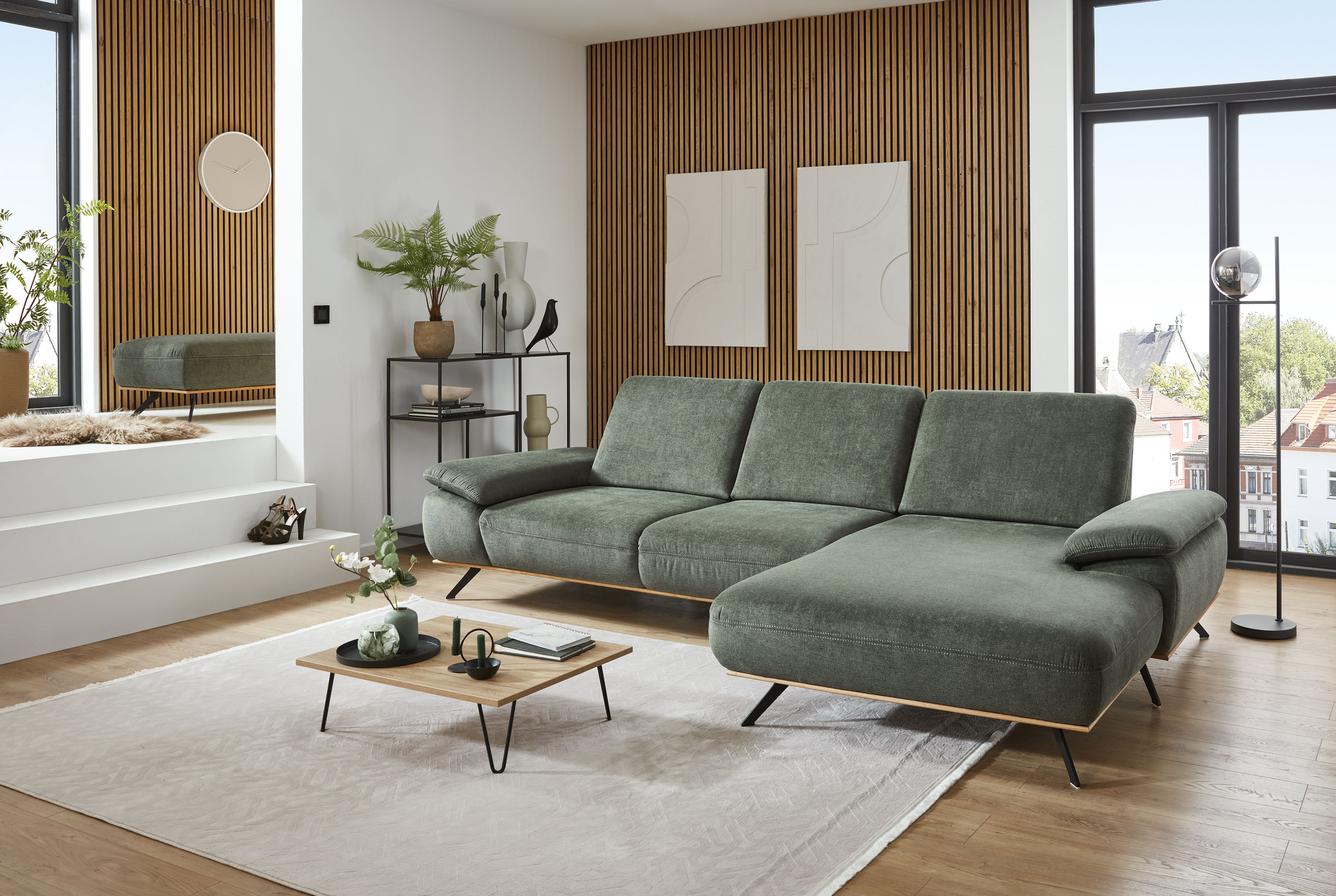 Die PlanBar Ecksofa "ZE-EM18063, Breite 322 cm" wahlweise mit Sitztiefen- und Armteilverstellung