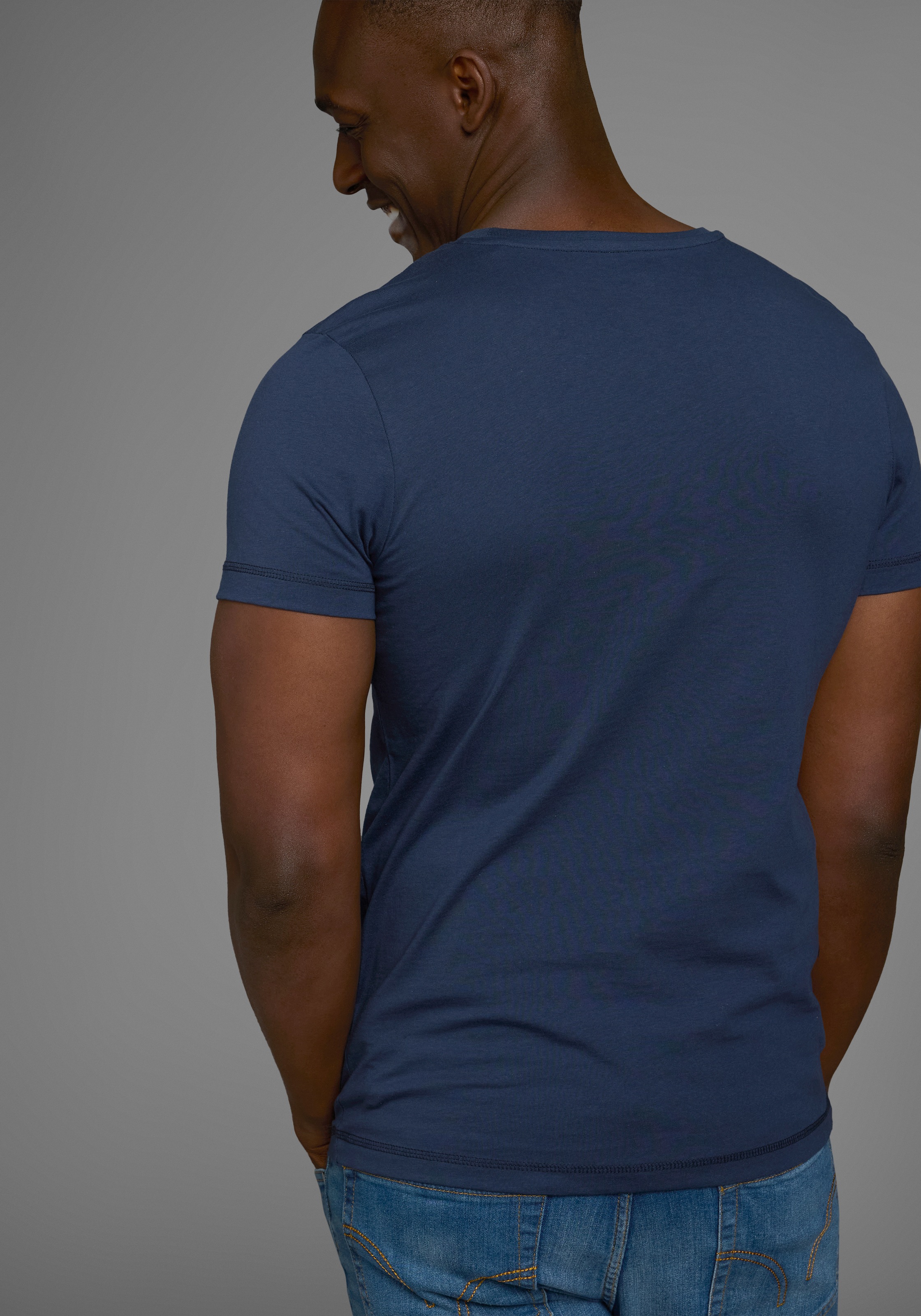 AJC T-Shirt, kurzärmelig, schmal geschnitten, mit stylischem Druck günstig online kaufen