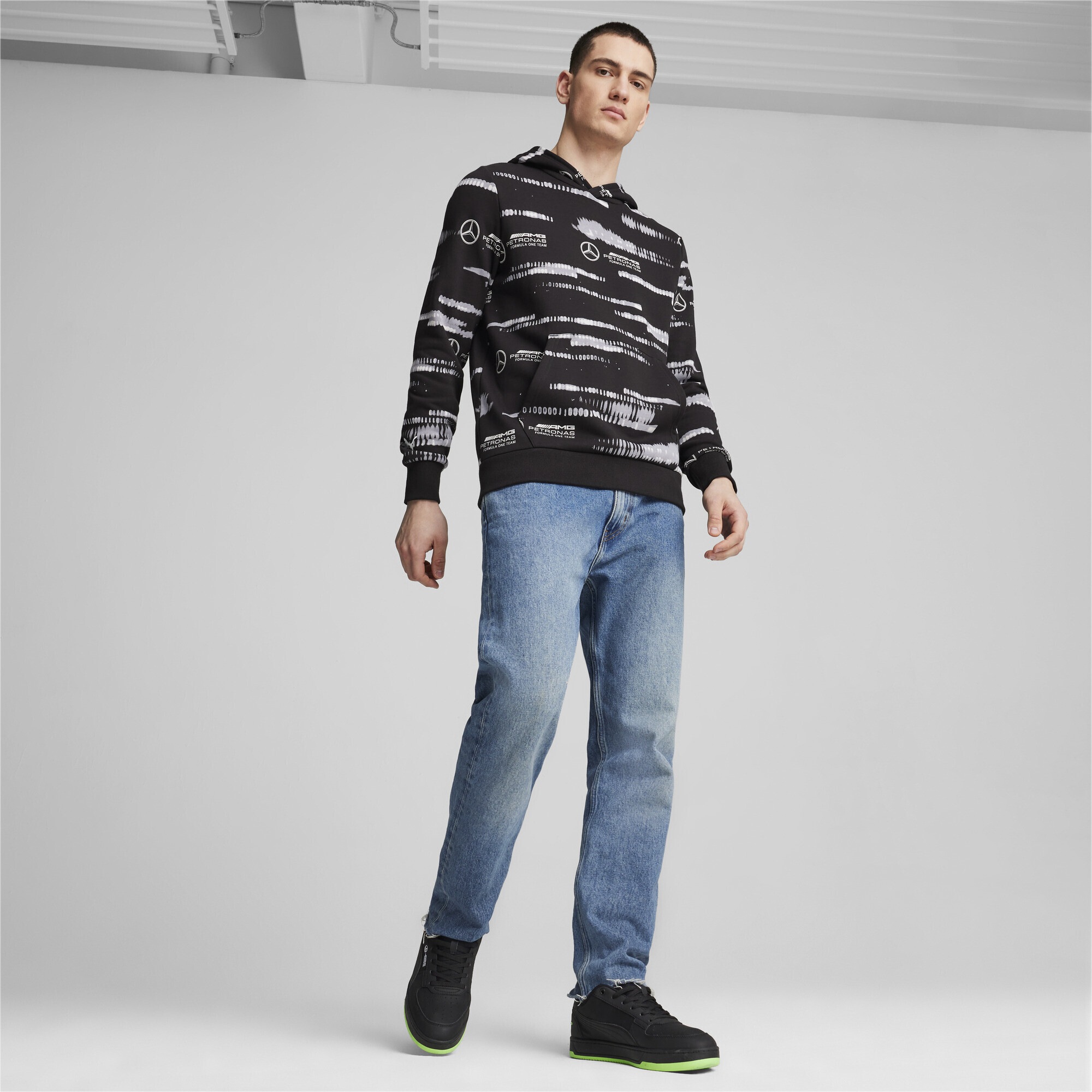 PUMA Hoodie »Mercedes-AMG Petronas F1® Logo Hoodie mit Allover-Print Herren«