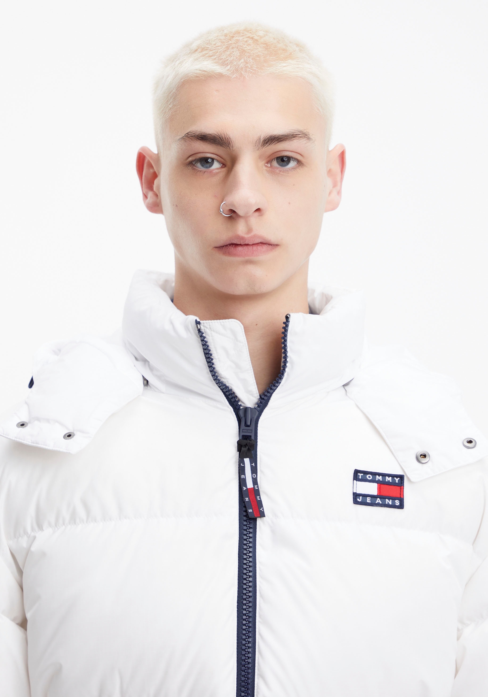 Tommy Jeans Steppjacke »TJM ALASKA PUFFER«, mit Kapuze, mit Markenlabel