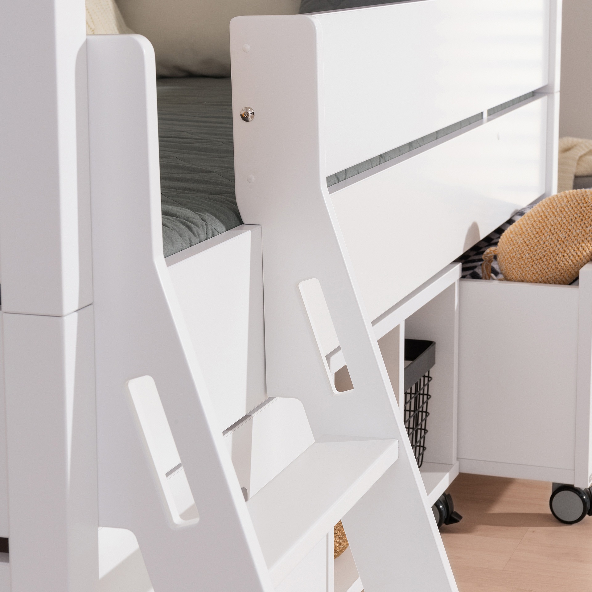 PAIDI Hausbett »TINY HOUSE«, Spielbett mit Rutsche und Rausfallschutz, individuell gestaltbar