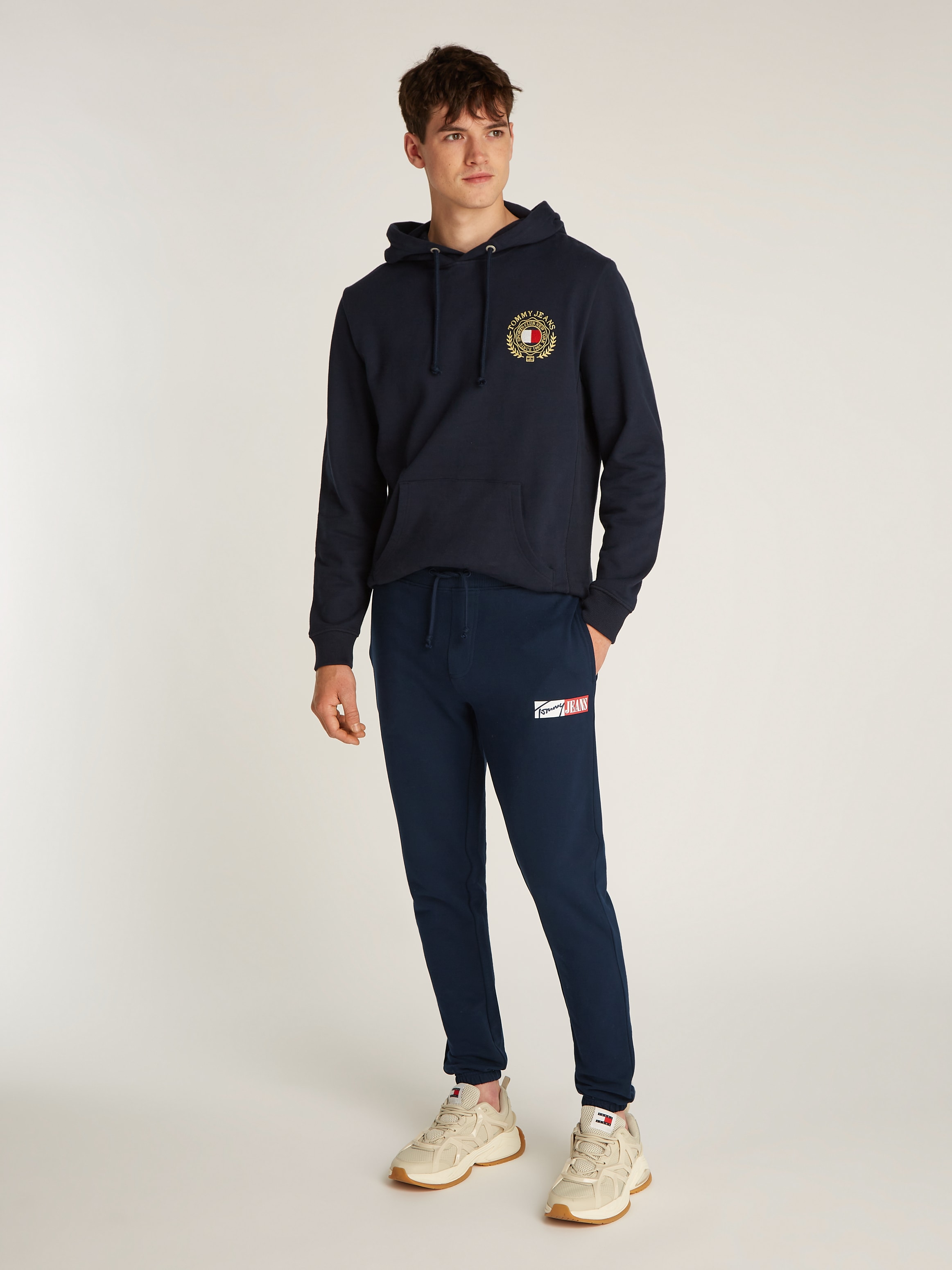 Tommy Jeans Jogginghose »TJM SLIM ENTRY SWEATPANT«, mit Logo