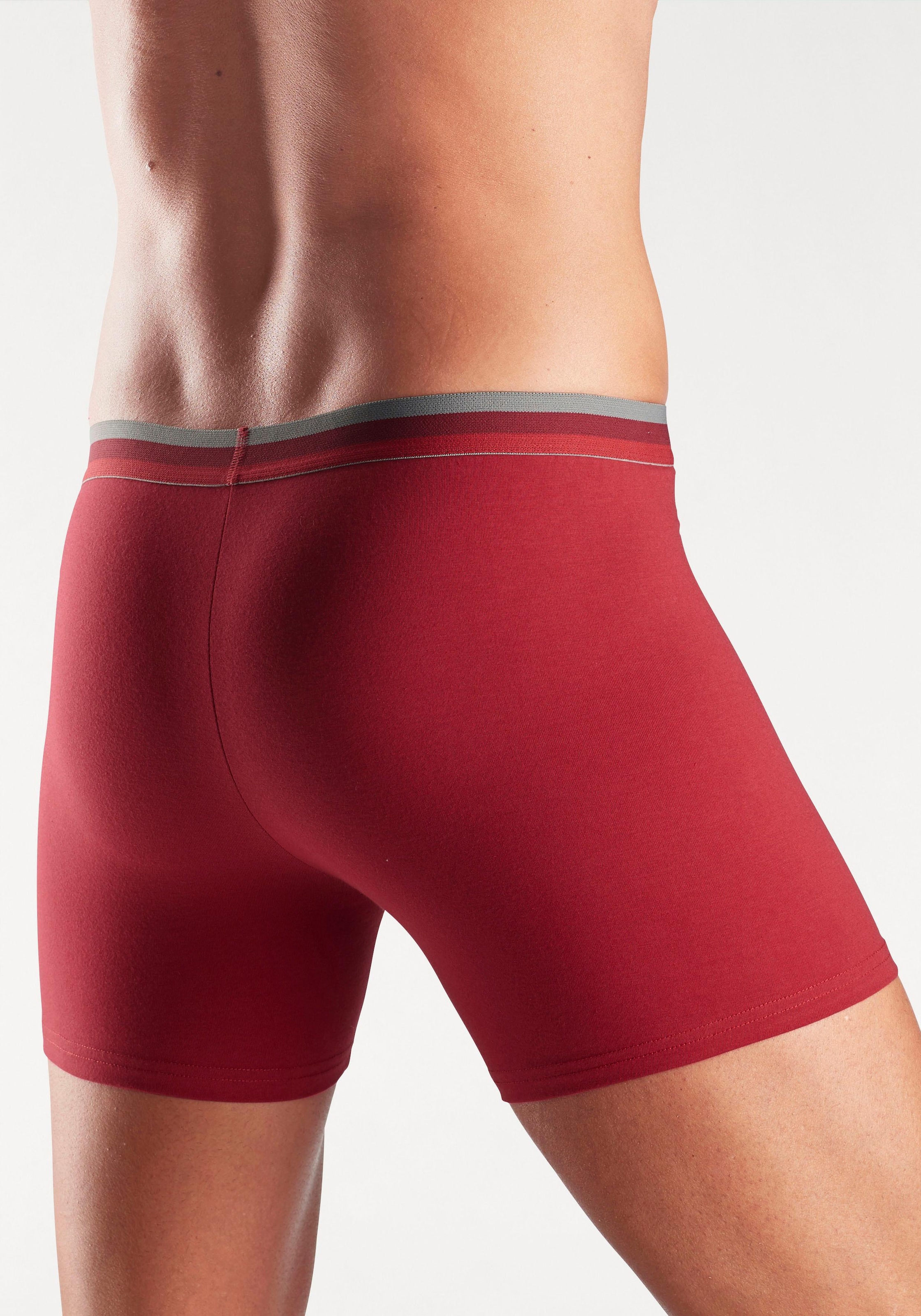 Bench. Langer Boxer, (Packung, 3 St.), Unterhosen mit elastischem Bund und Logodruck auf dem Bein
