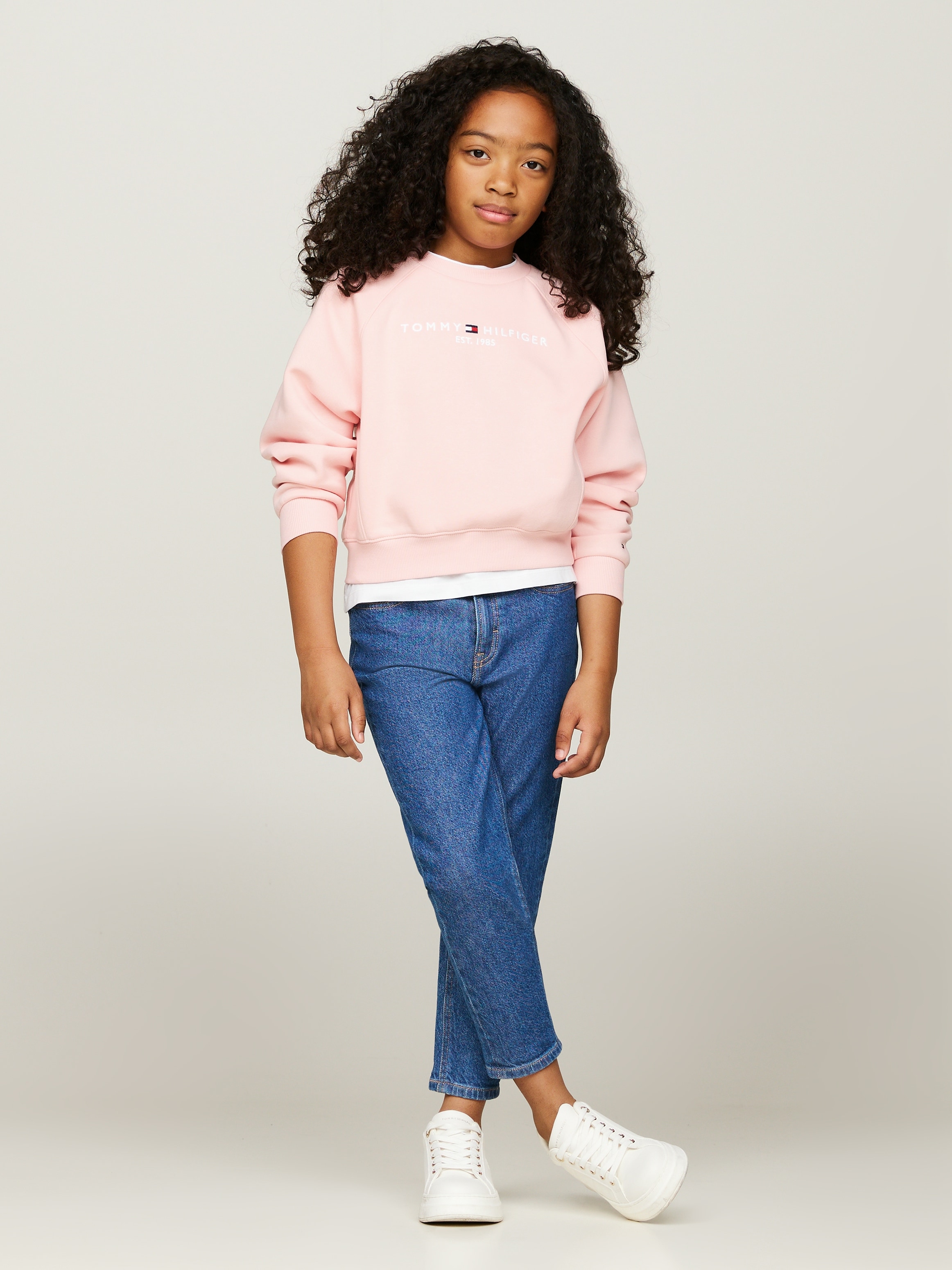 Tommy Hilfiger Sweatshirt »ESSENTIAL EMBROIDERED FLEECE CN«, Kinder bis 16 Jahre mit Logoprägung