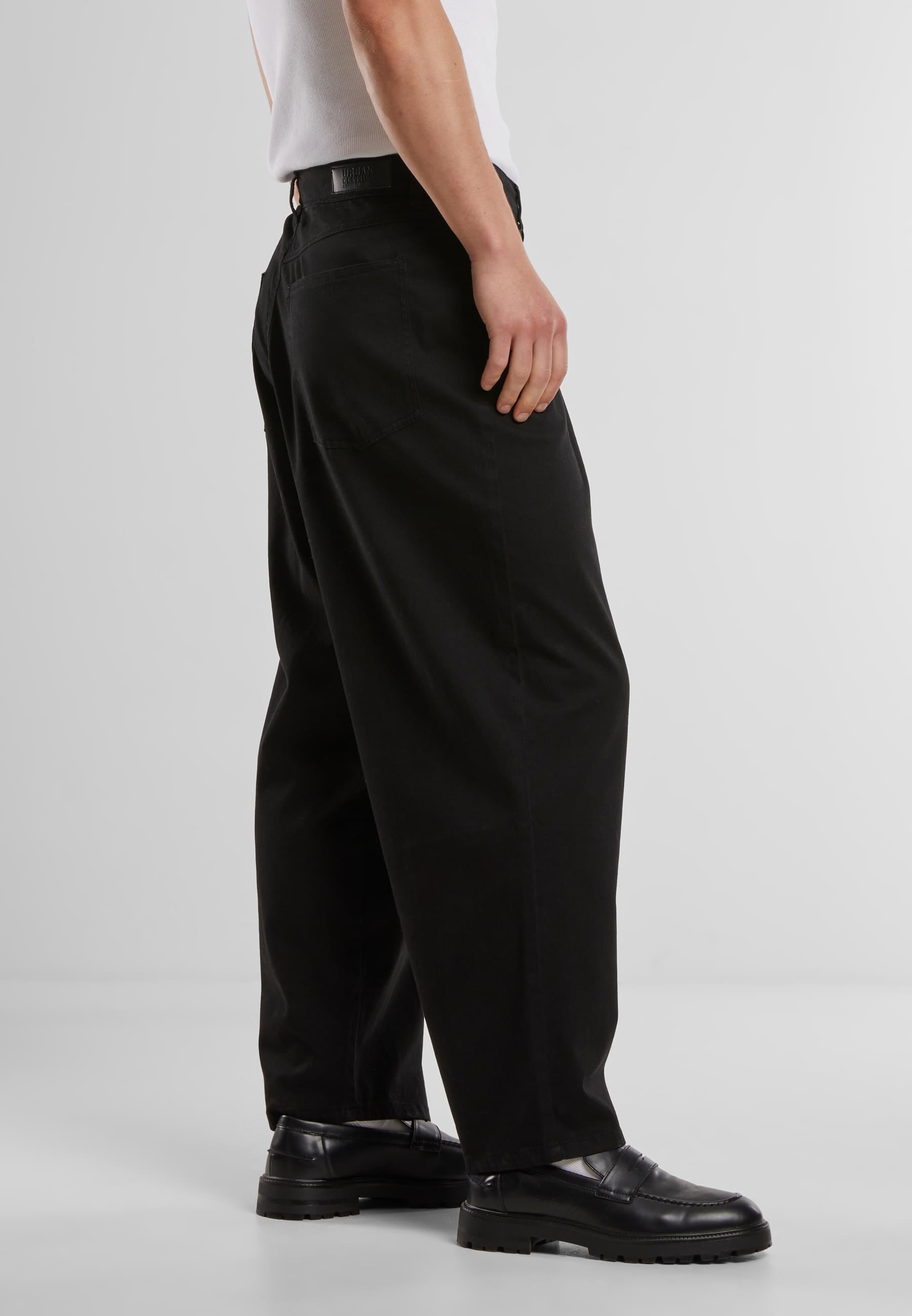 URBAN CLASSICS Stoffhose »Urban Classics Tapered Twill Baggy Pants«, (1 tlg.)