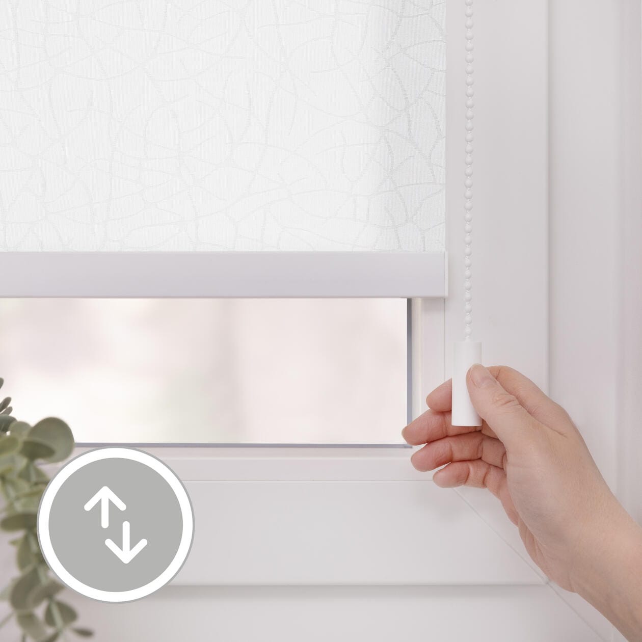 LICHTBLICK ORIGINAL Rollo »Klemmfix, ohne Bohren«, blickdicht, Blendschutz-Sichtschutz, mit Bohren/ohne Bohren, freihängend, Steuerbar mit Bluetooth-App, integrierter Elektromotor und Akku