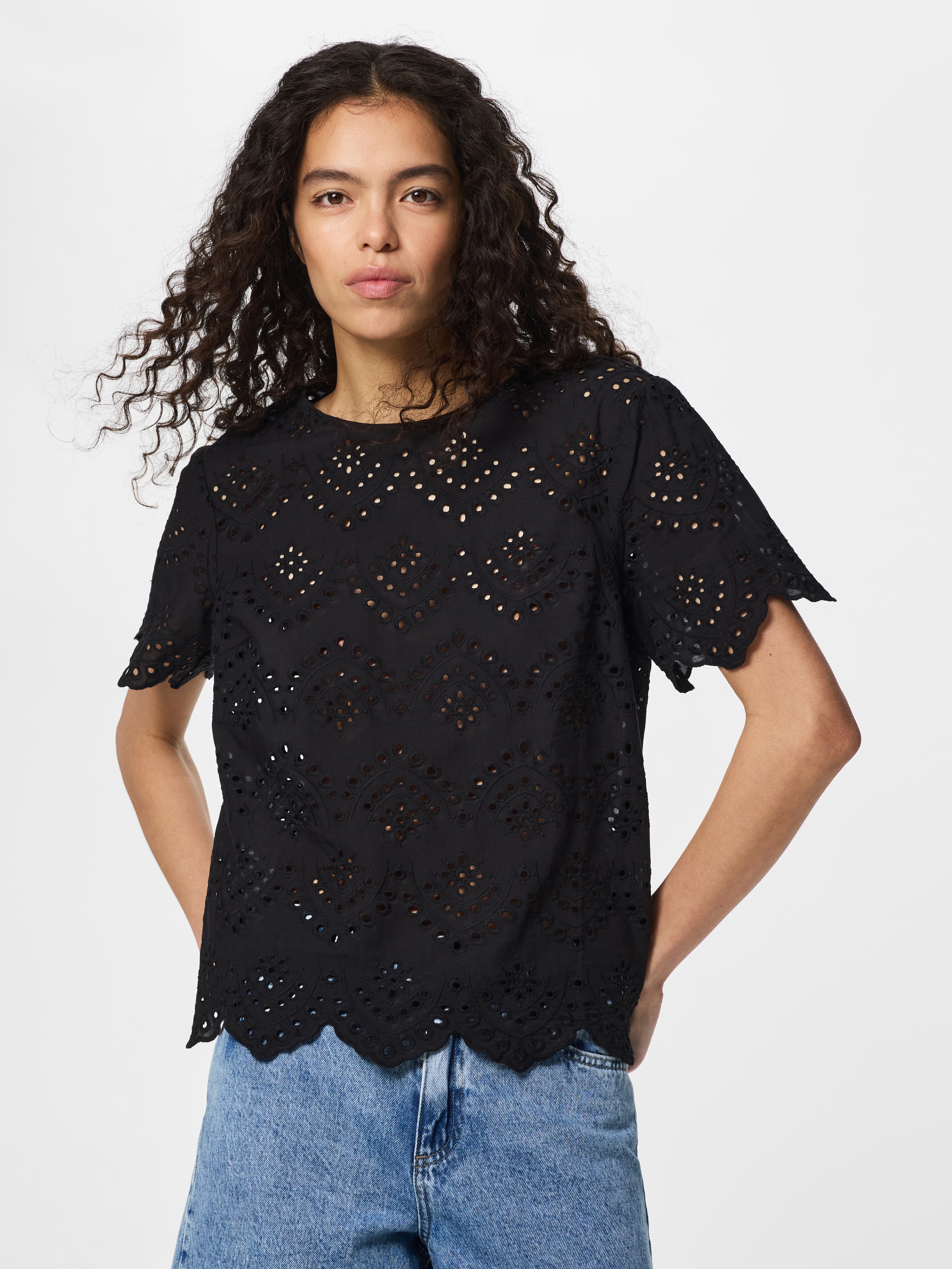 pieces Shirttop "PCVILDE SS TOP WVN NOOS" mit Allover-Lochstickerei
