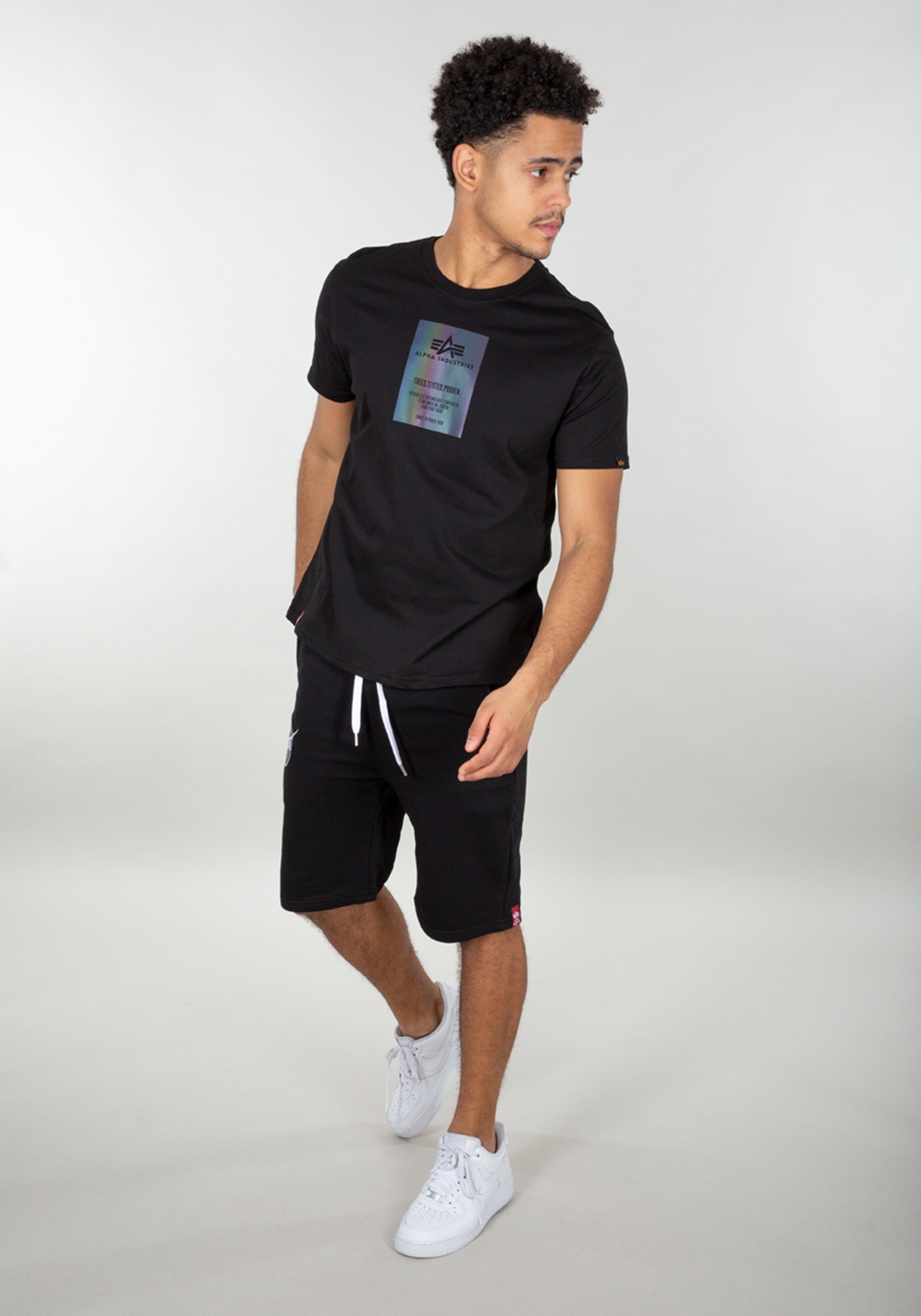 Thumbnail - Alpha Industries T-Shirt "Alpha Industries Men - T-Shirts Rainbow Reflective Label T-Shirt"