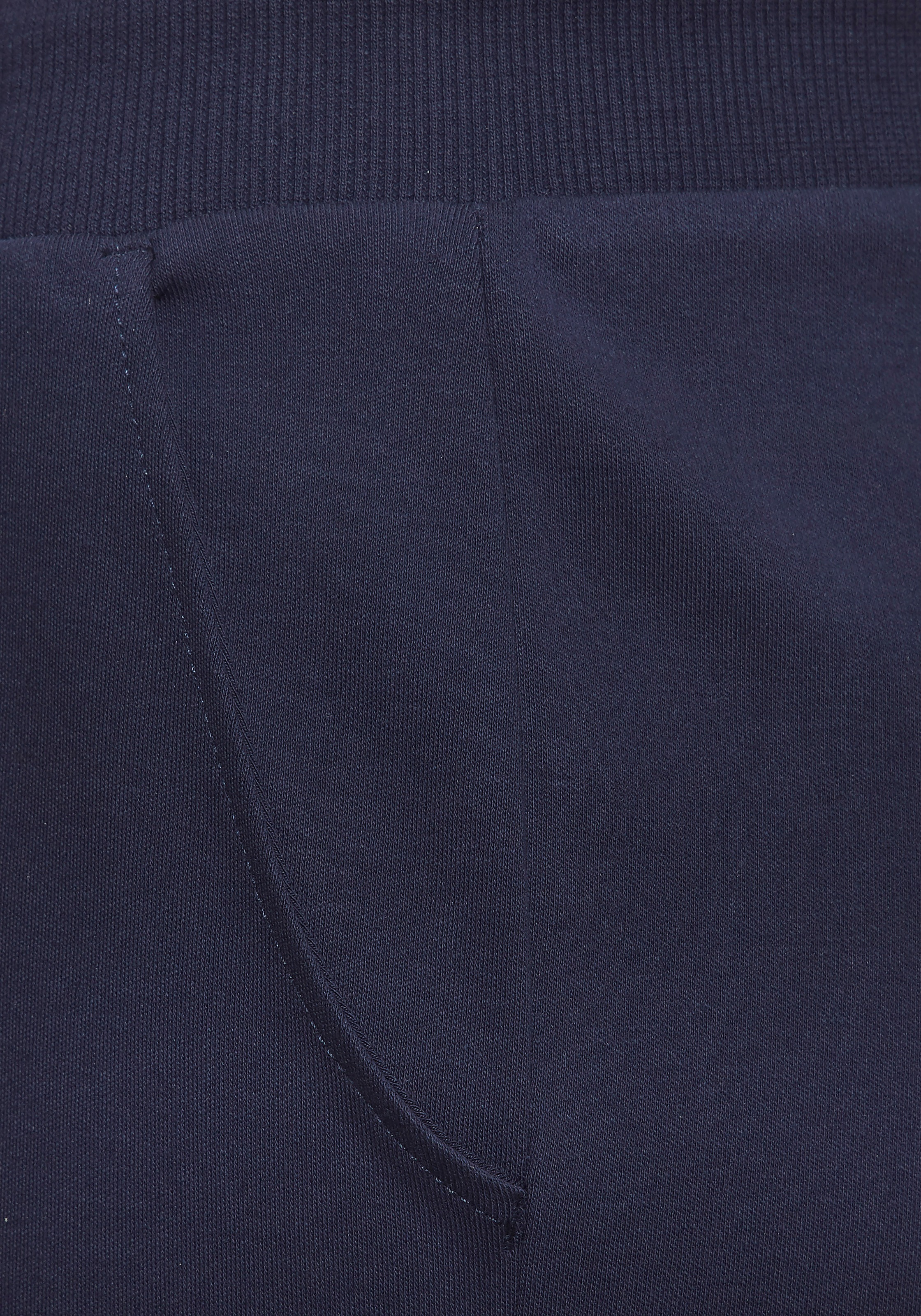 Bench. Loungewear Relaxshorts  mit kleiner glänzenden Logostickerei, Loungeanzug