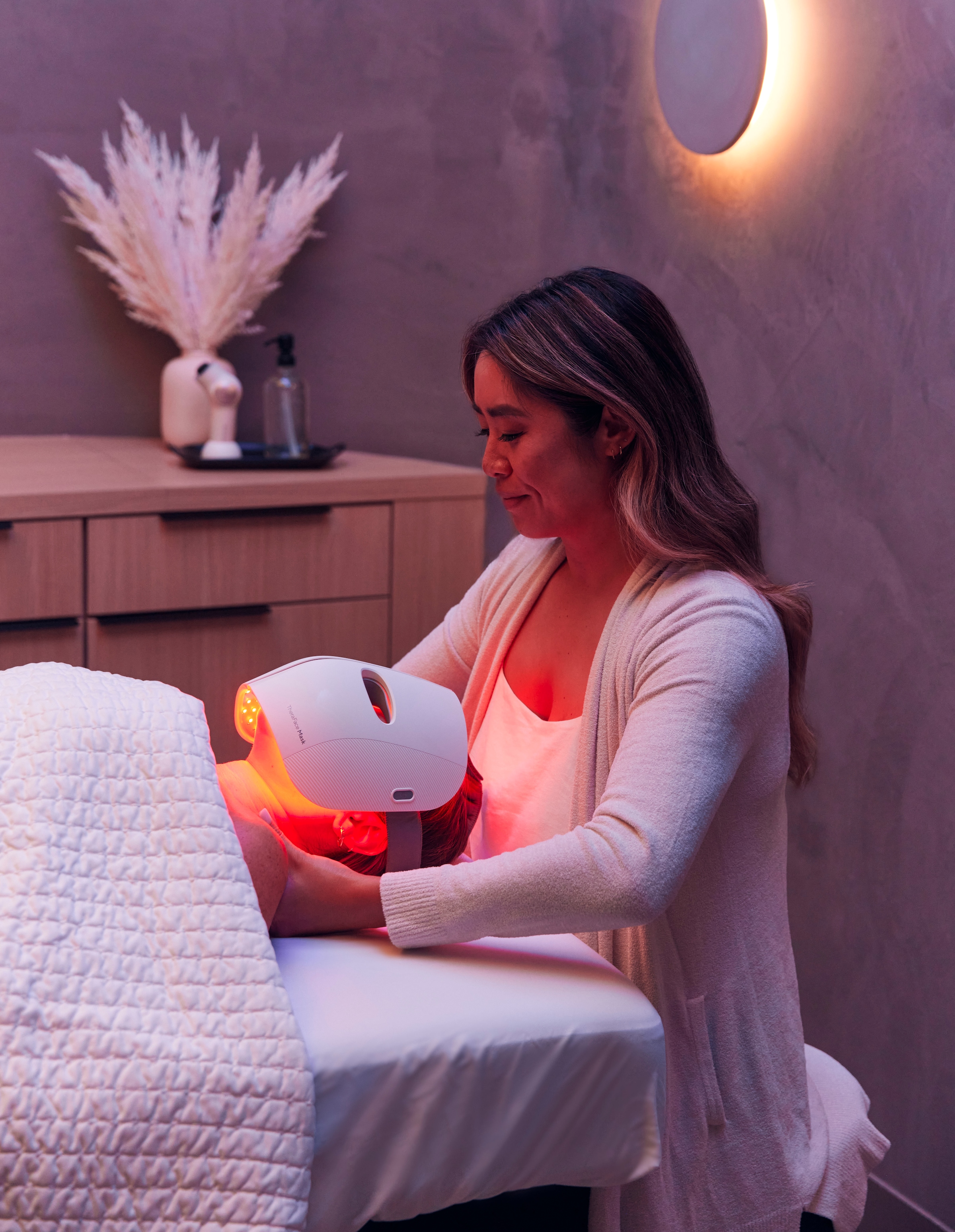 Therabody Kosmetikbehandlungsgerät »TheraFace Mask LED-Hautpflegemaske mit Vibrationstherapie«