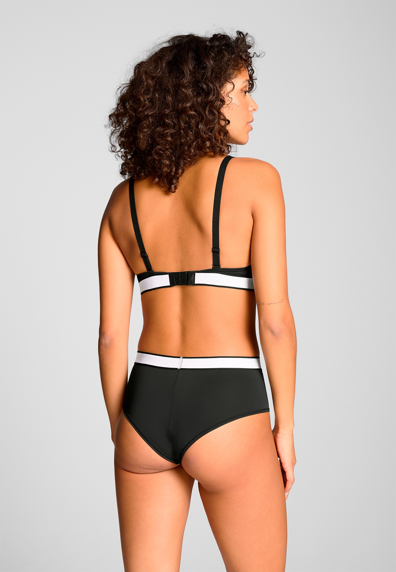 PUMA Sport-BH mit tiefem V-Ausschnitt günstig online kaufen