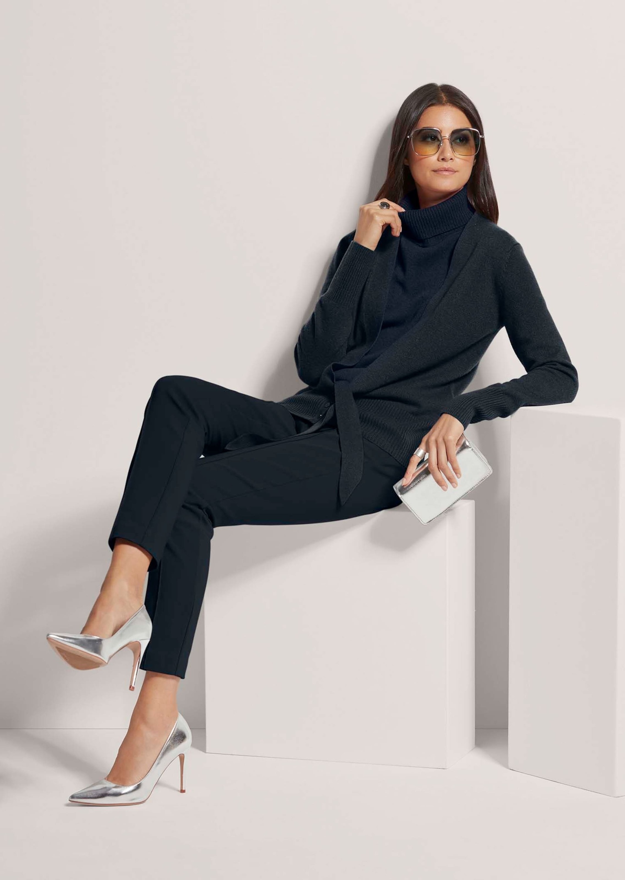 MADELEINE Strickjacke »Strickjacke Kaschmir-Strickjacke mit tiefem V-Ausschnitt und Bindeband«