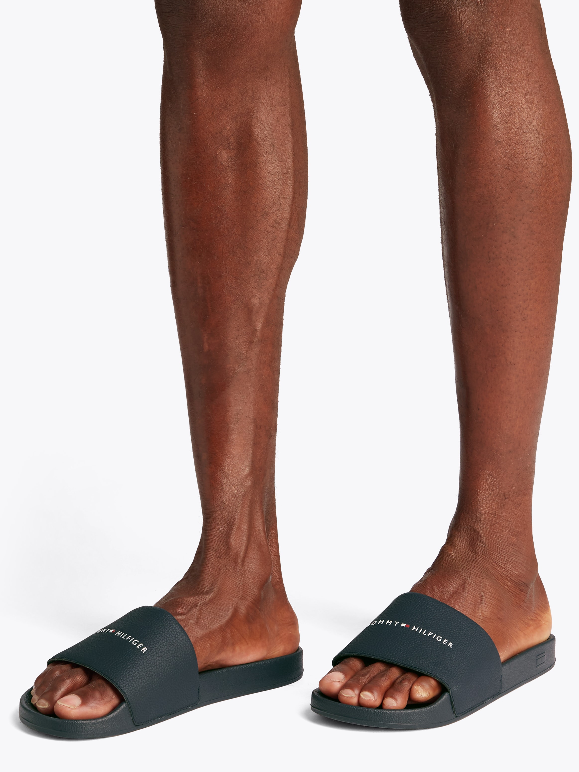 Tommy Hilfiger Pantolette »HILIFGER NYC POOL SLIDE«, Schlupfschuh, Strandschuh, Schlappen mit Logoschriftzug