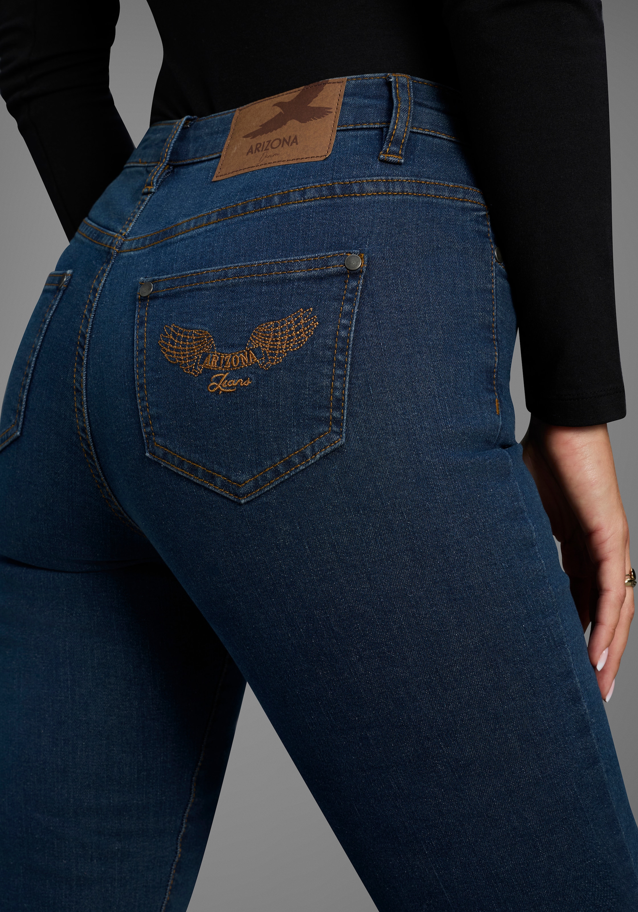 Arizona Bootcut-Jeans »Comfort-Fit«, ausgestellte Beinform, mit Eingrifftaschen, High-Waist