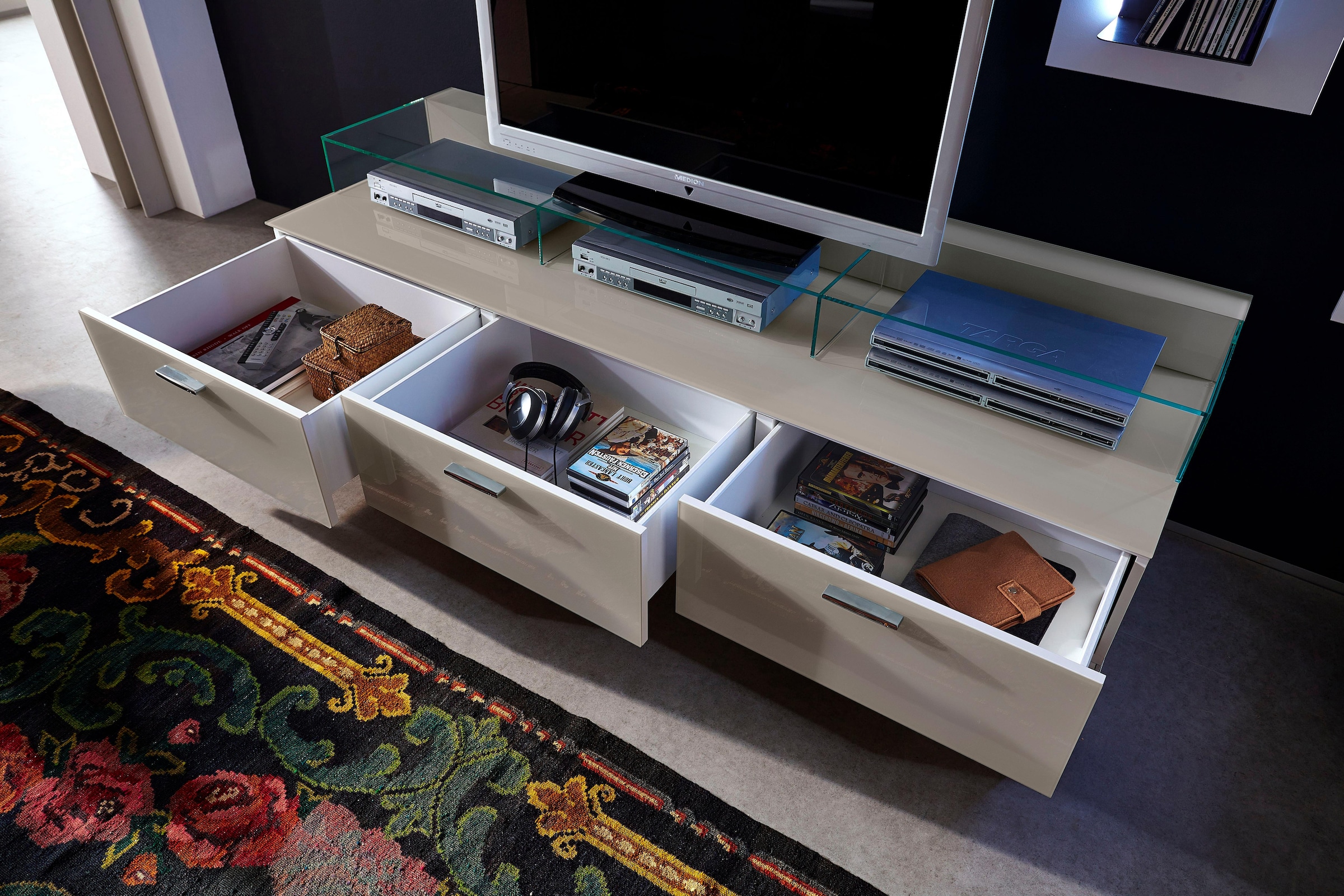 LEONARDO Lowboard »CUBE«, auf Designfüßen, mit 3 Schubladen, Breite 189 cm