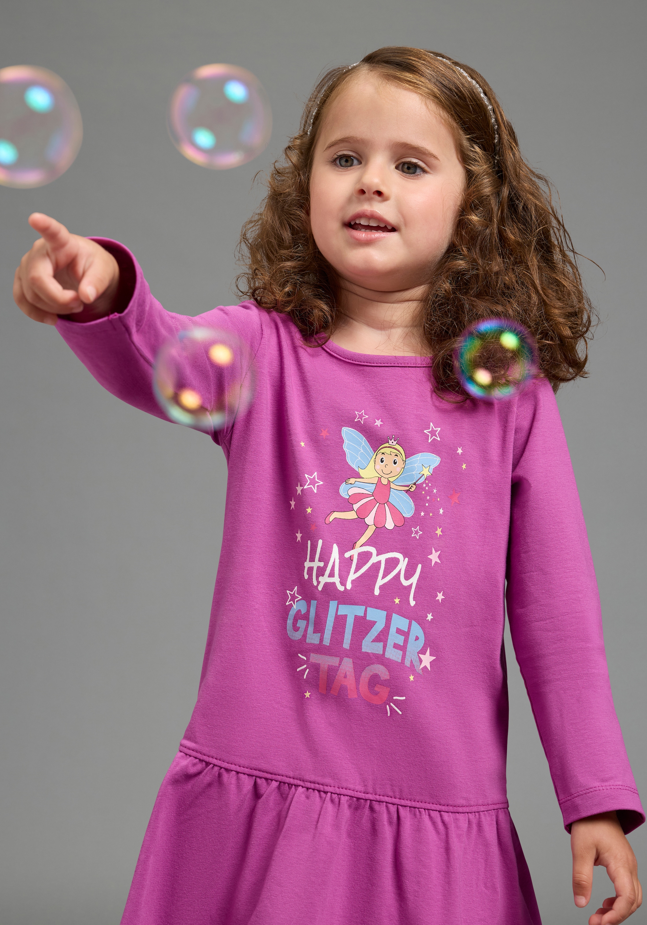 KIDSWORLD Jerseykleid »HAPPY GLITZER TAG« kniefreie Länge,  verspielter Look,  aus Baumwollmischung