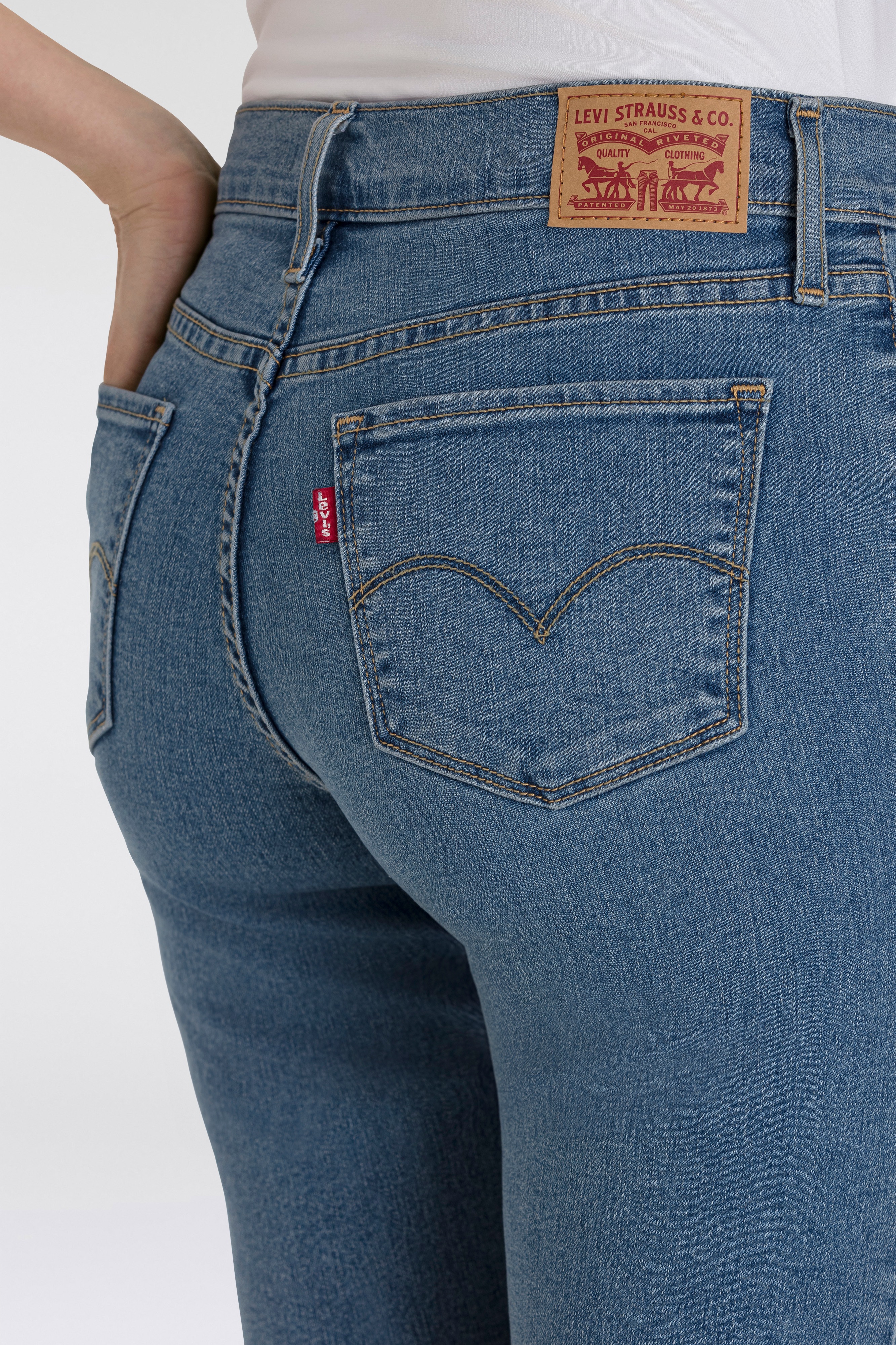 Thumbnail - Levis Shorts "SHAPING BERMUDA" Sommerhose im Five-Pocket Style