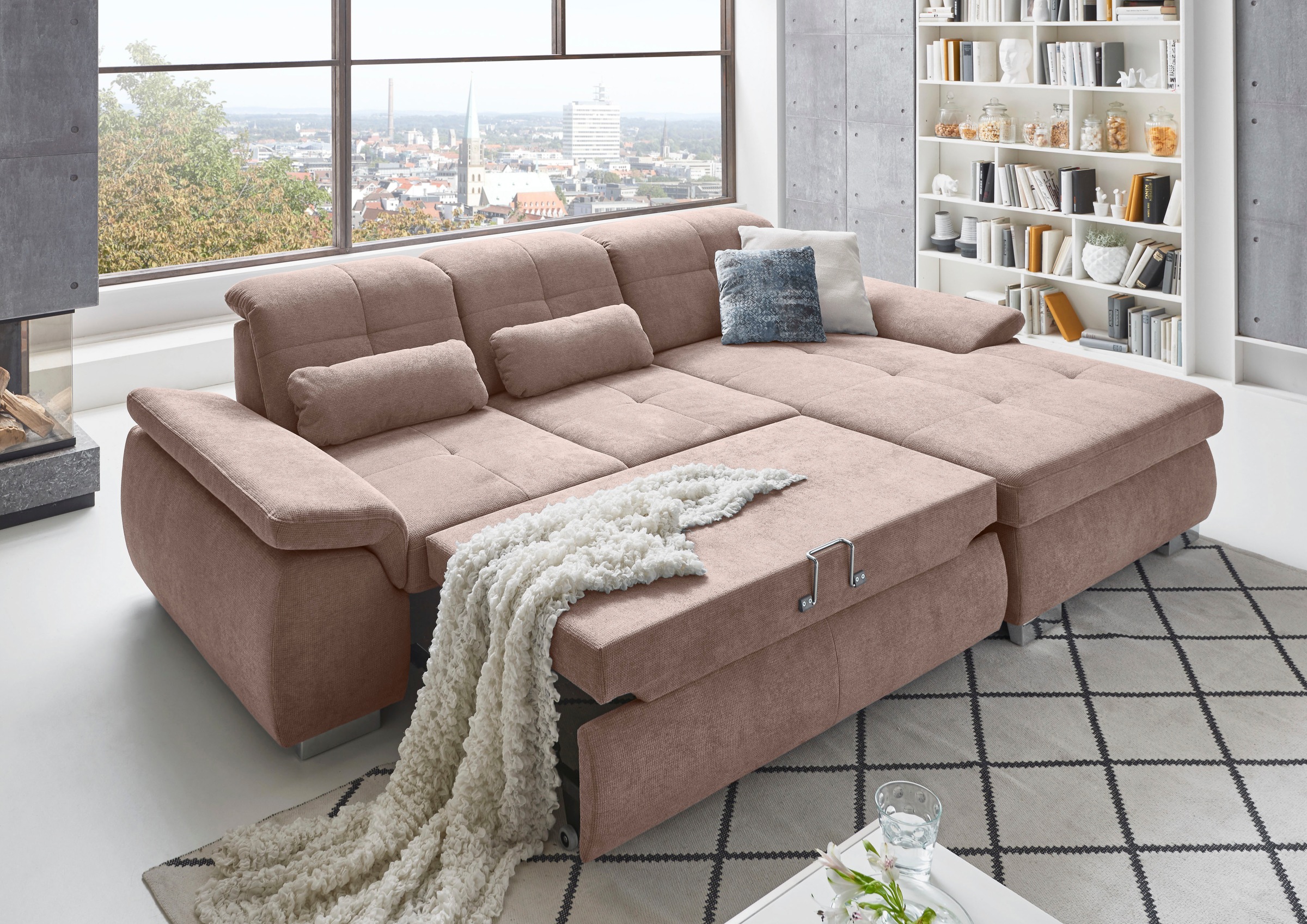 Die PlanBar Ecksofa »MP-IN16037 L-Form mit Federkern-Polsterung«, mit Sitztiefenverstellung & Zierkissen