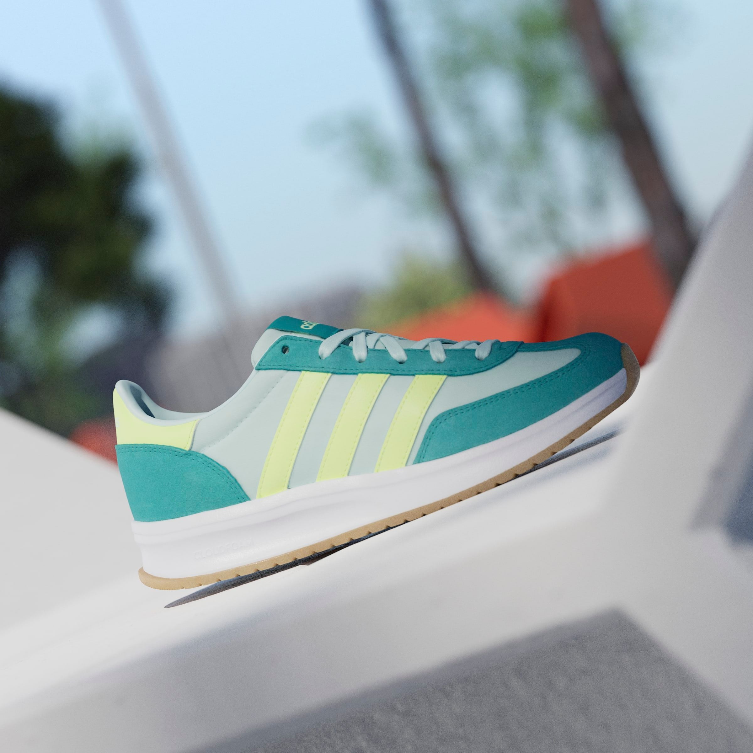 adidas Sportswear Sneaker »RUN 70S 2.0«, inspiriert vom Design des SL72