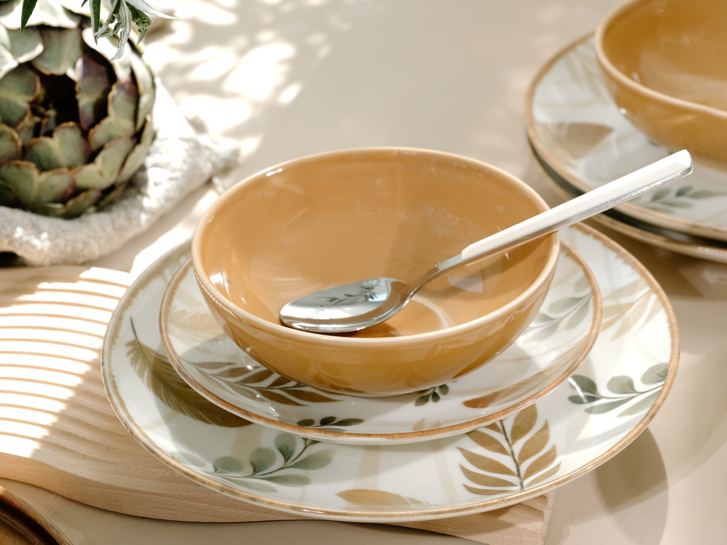 CreaTable Teller-Set »Blätter, Geschirr-Set, 12-tlg.« Robustes Steingut, cremefarbener Scherben