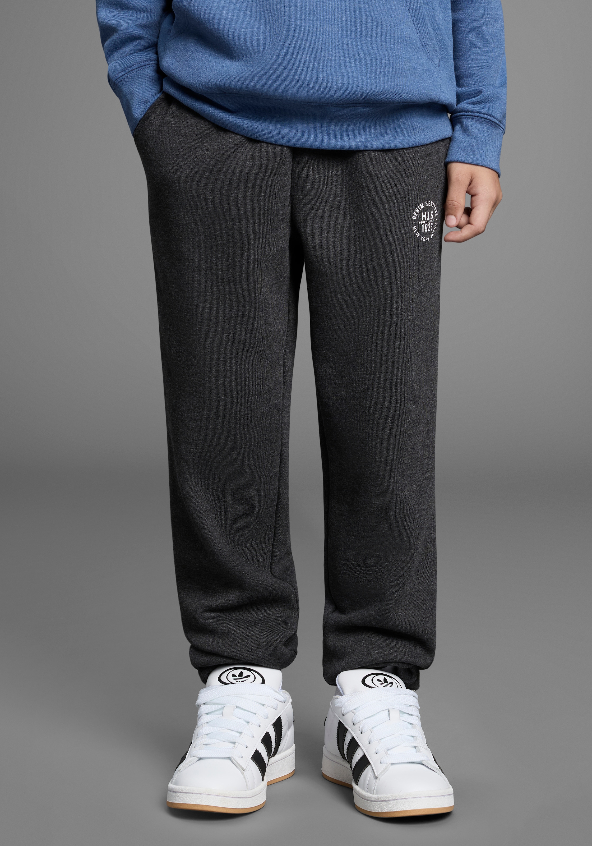 H.I.S Sweathose "H.I.S Basic Sweatshose, Jogginghose für Jungen" Für TEENS. Sweathose mit kleinem Badge