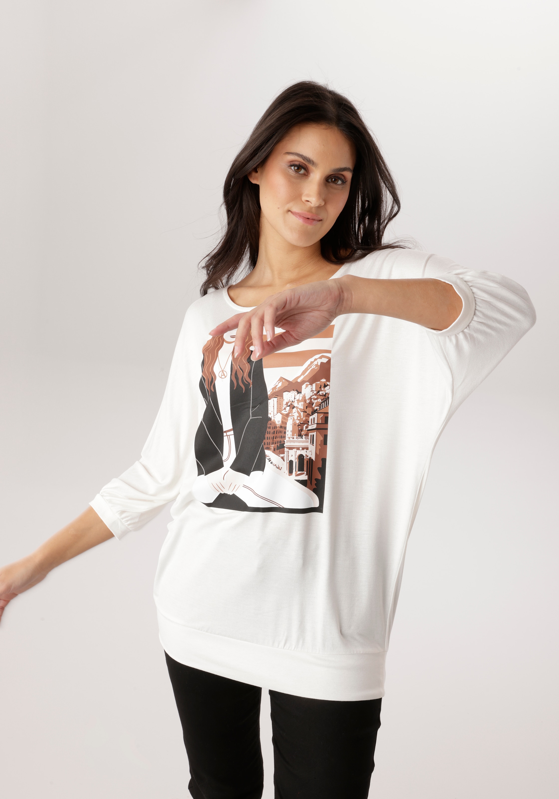 Aniston SELECTED Fledermausshirt mit flächendeckendem, femininen Frontmotiv