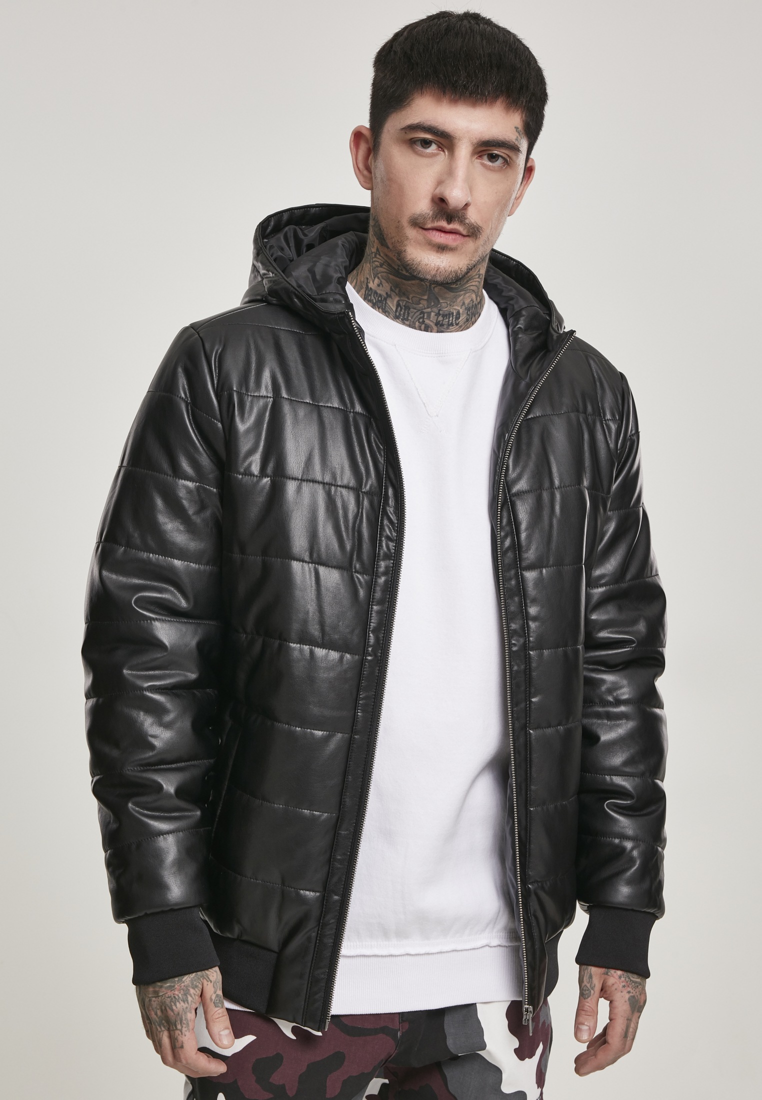 URBAN CLASSICS Winterjacke »Urban Classics Herren Hooded Faux Leather Bubble Jacket«, (1 St.)