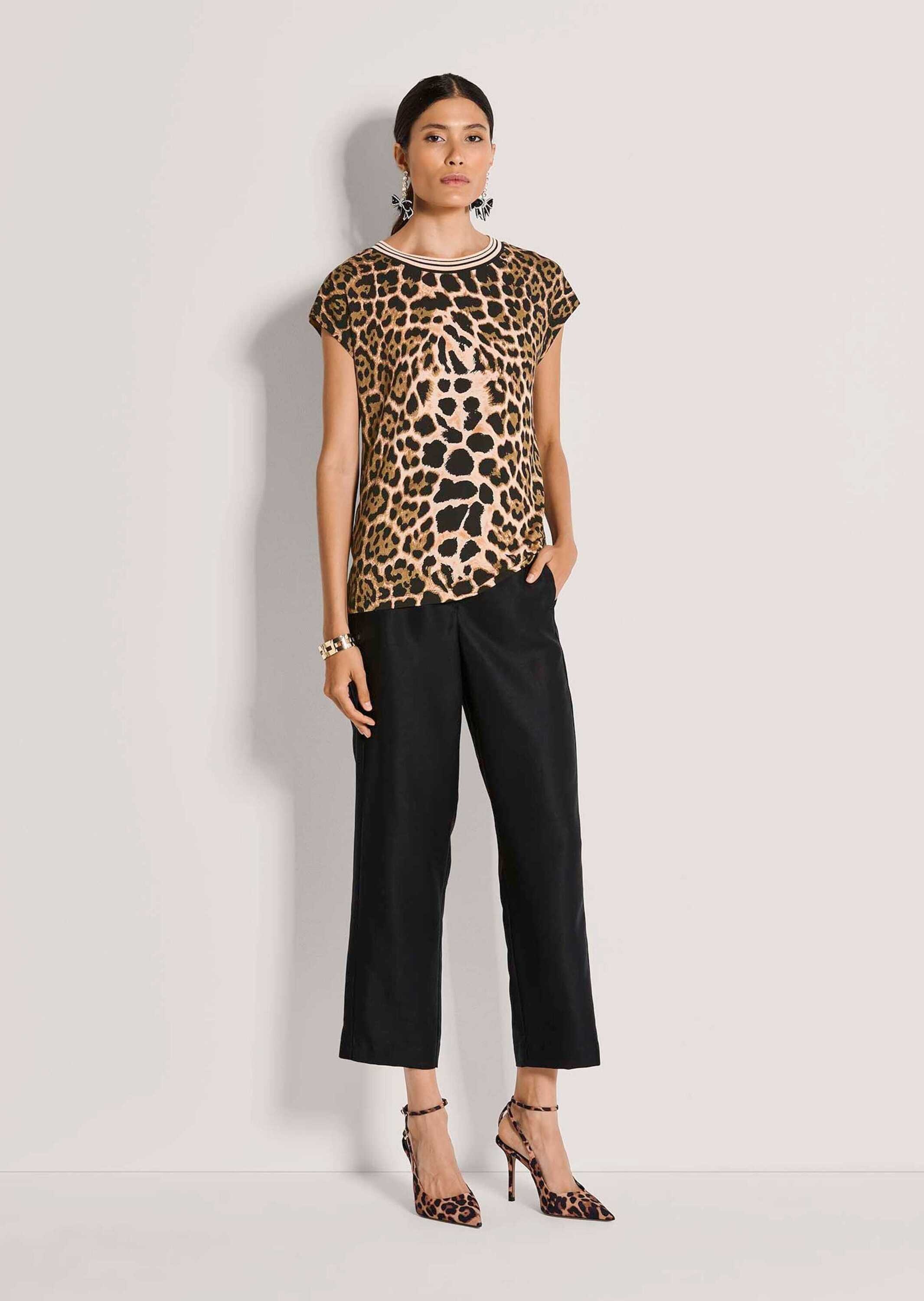 MADELEINE Kurzarmshirt »Shirt Kurzarm Shirt mit Leo-Print« Geringelte Blende