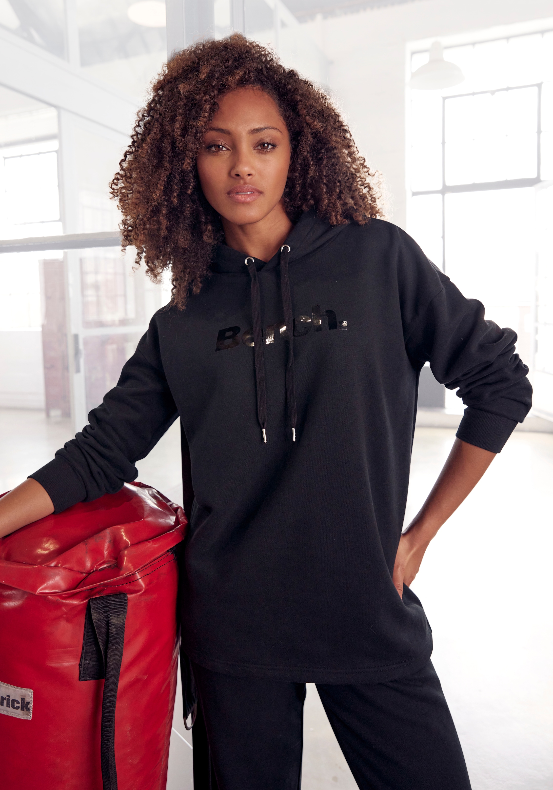 Black Friday Bench. Hoodie »-Kapuzensweatshirt«, mit glänzendem Logodruck  und seitlichen Schlitzen, Loungewear | BAUR