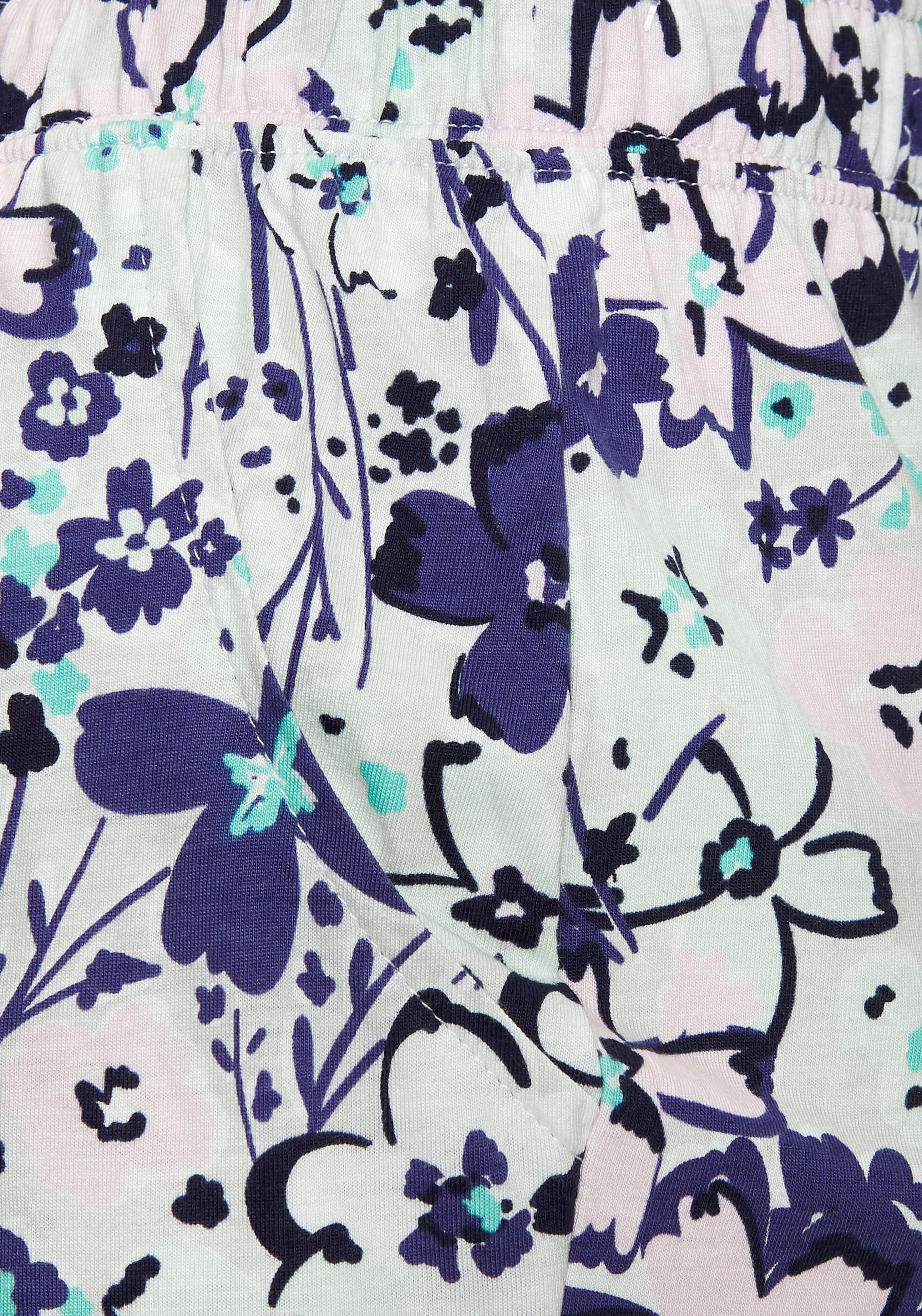 s.Oliver Pyjamashorts, mit schönem Allover-Print
