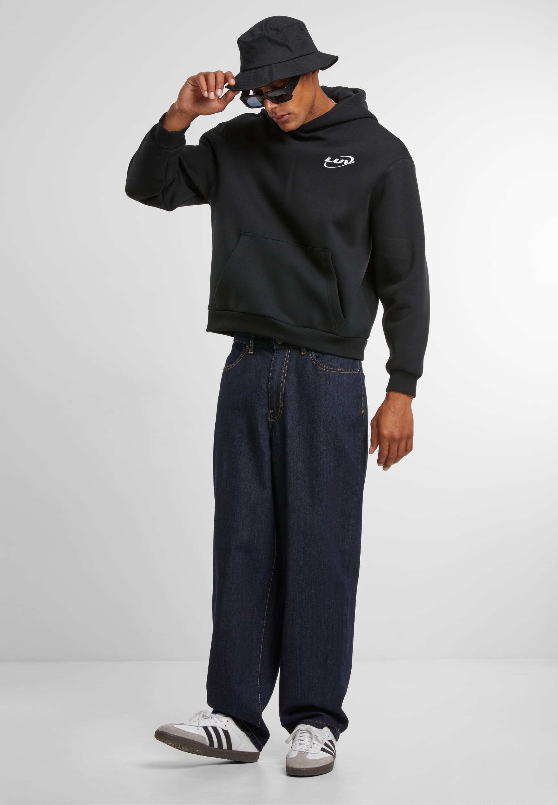 Upscale by Mister Tee Kapuzensweatshirt »Upscale by Mister Tee Dark Romance Fluffy Hoody«, (1 tlg.)