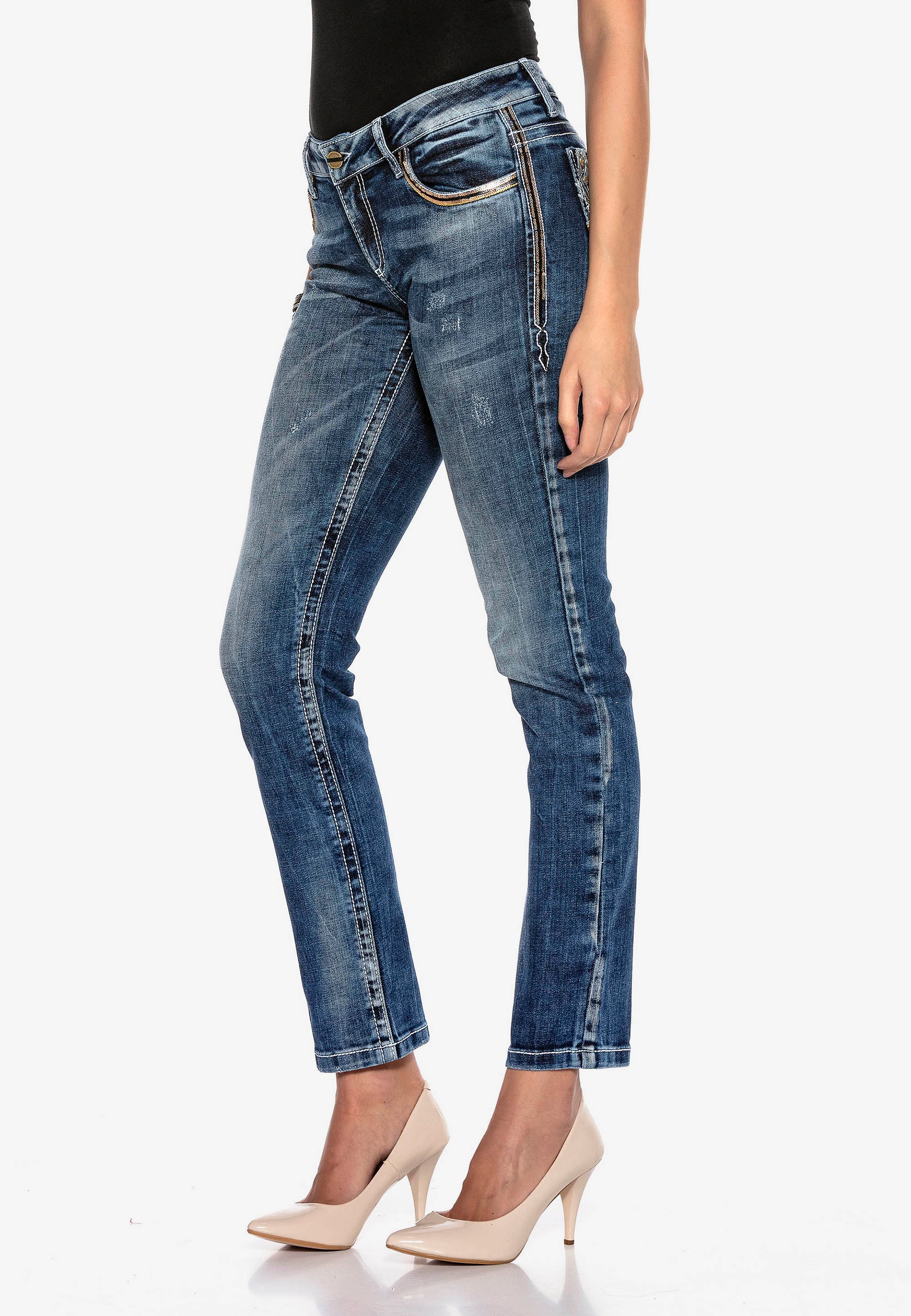Cipo & Baxx Bequeme Jeans, mit Stickerei auf den Gesäßtaschen in Straight-Fit