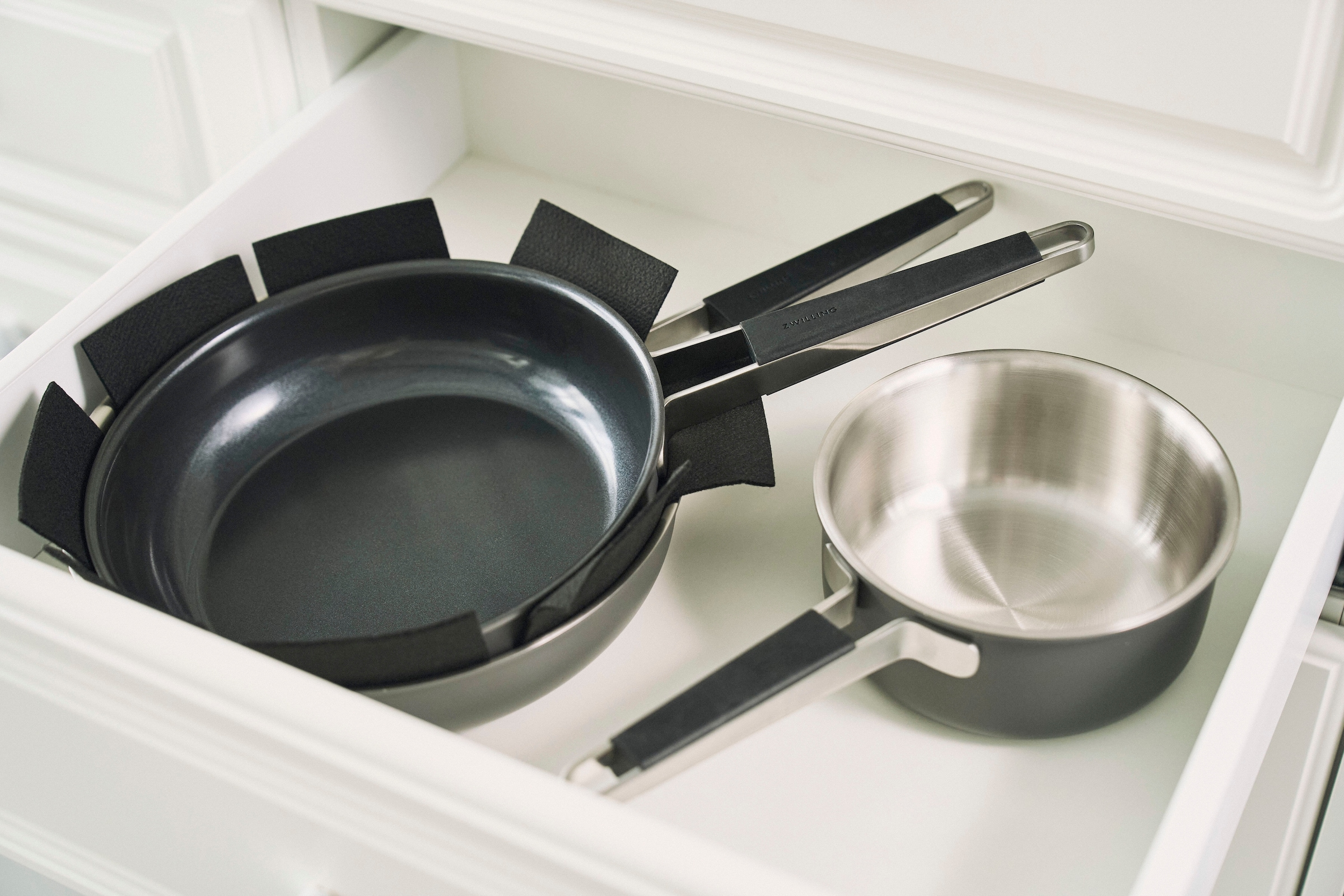 Zwilling Bratpfanne »Pure«, Edelstahl 18/10, (1 tlg.), Keramikbeschichtung, Stay-Cool Griffe, Edelstahl