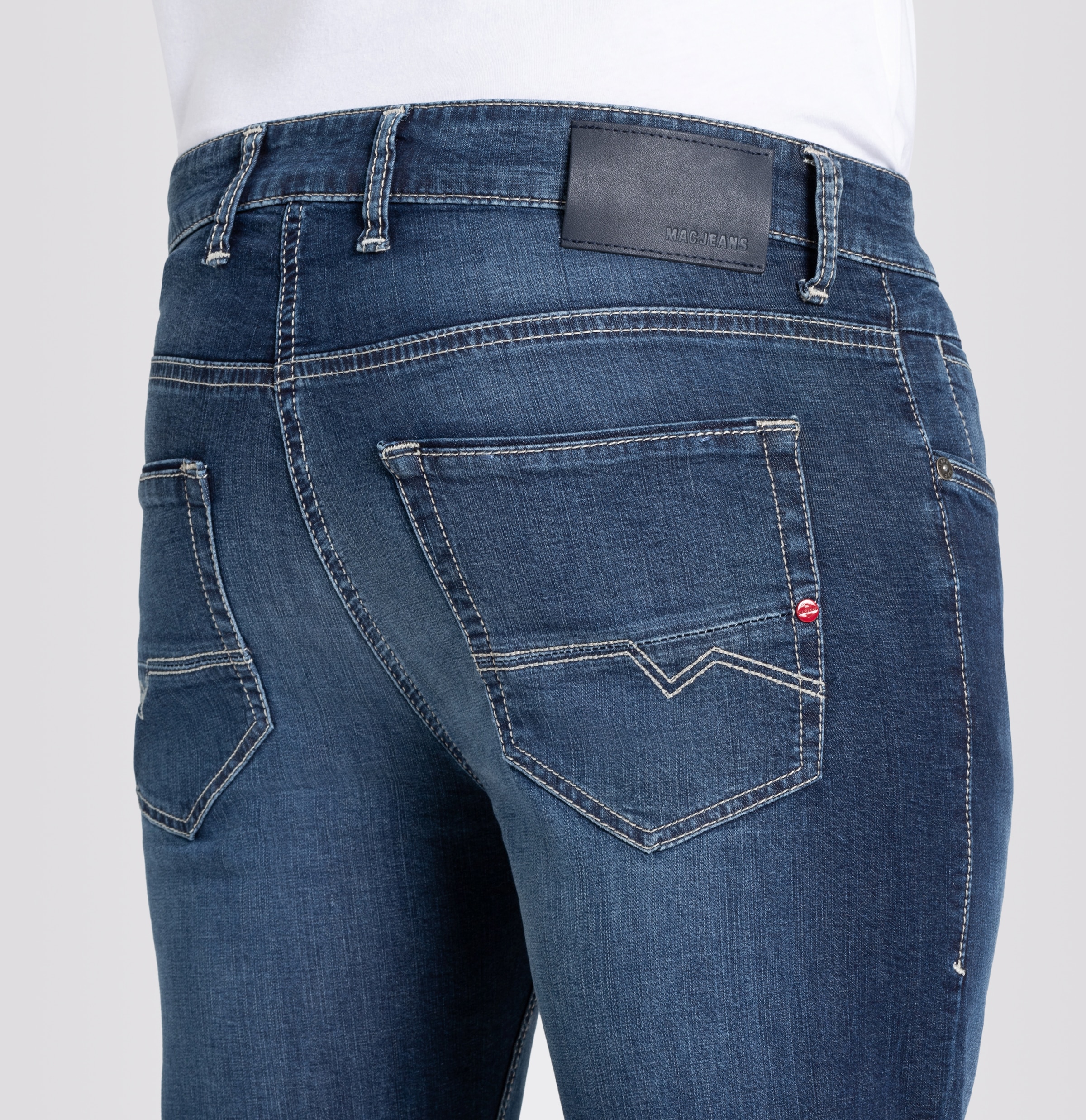 MAC Slim-fit-Jeans »Arne-Pipe light«, schmaler figurbetonender Schnitt