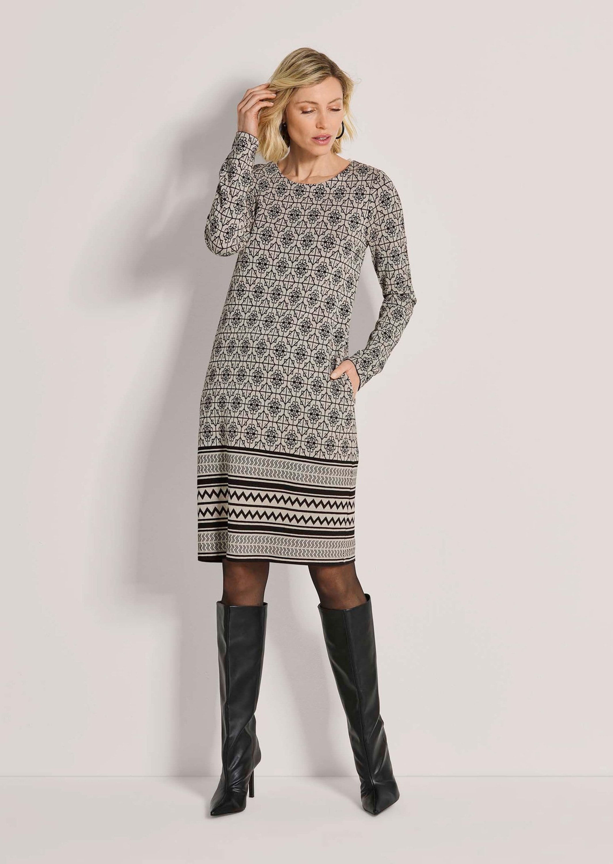 MADELEINE Midikleid »Kleid Schmales Kleid mit Grafik-Druck« Ohne Tasche