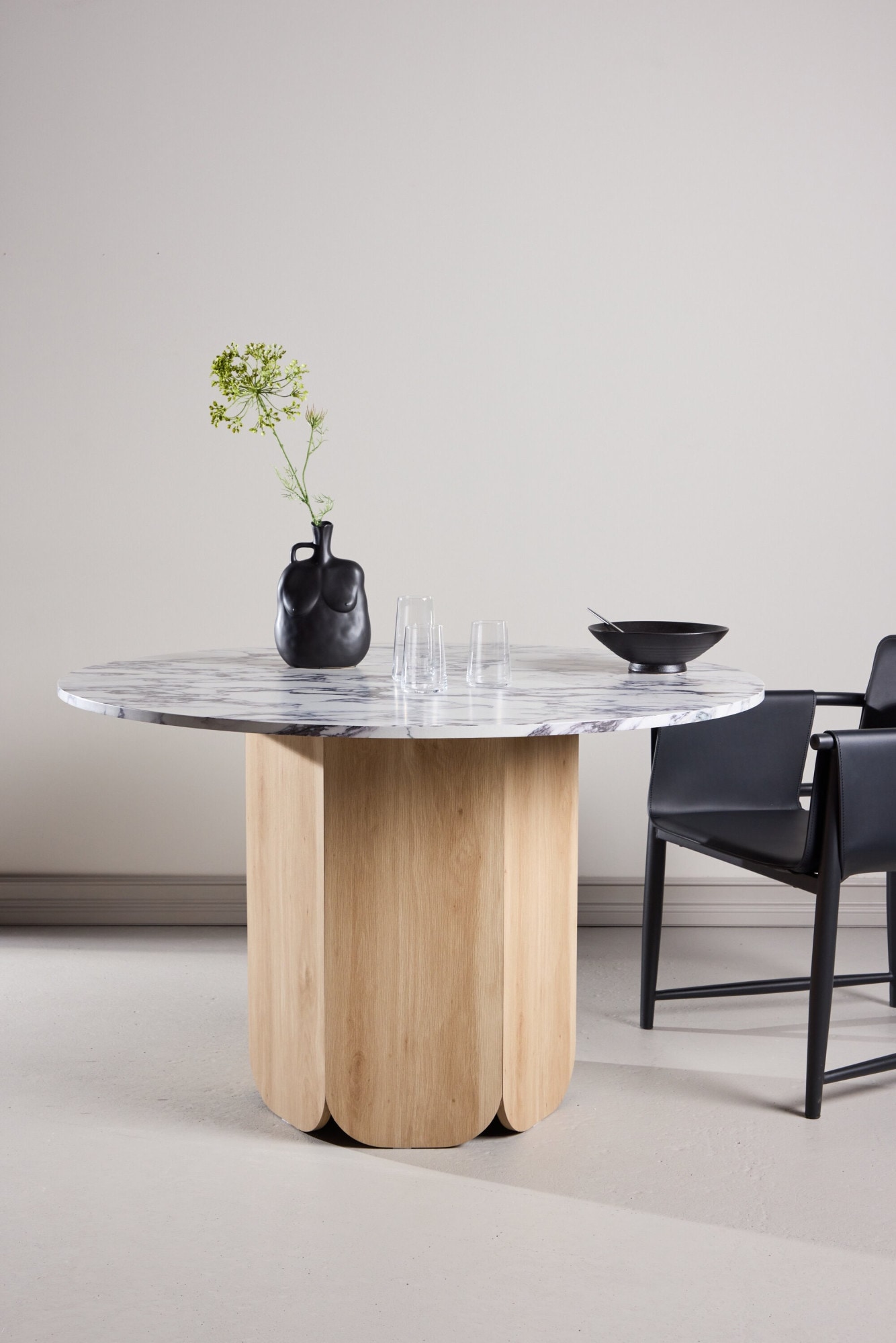 Venture Home Esstisch Esszimmertisch, MDF, Papierlaminat, zentraler Mittelfuß, geräumig