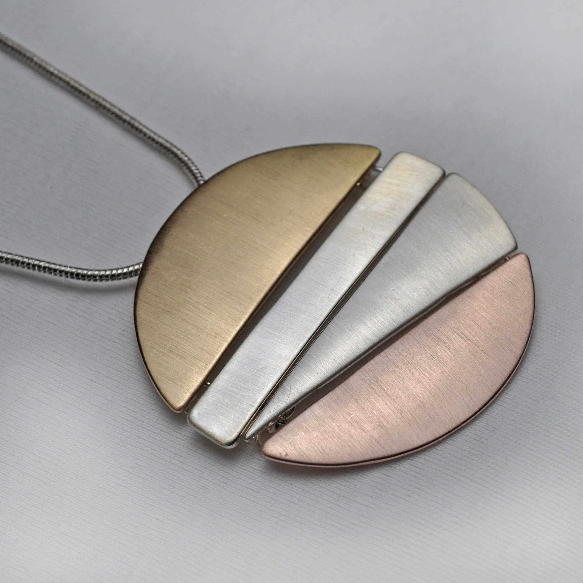 Steuer Kette mit Anhänger »Moderner Metallanhänger an Longkette, tricolor«