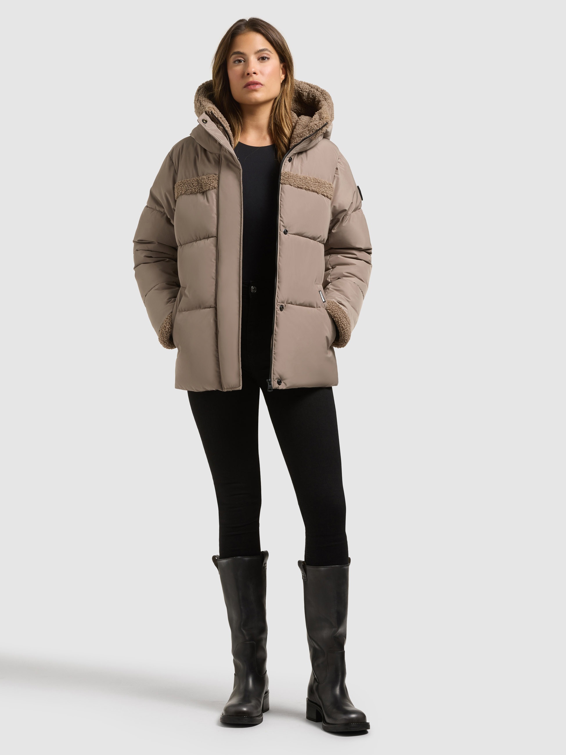 khujo Steppjacke »PRISHA - 2IN1 (EINSATZ HERAUSNEHMBAR)« mit Kapuze