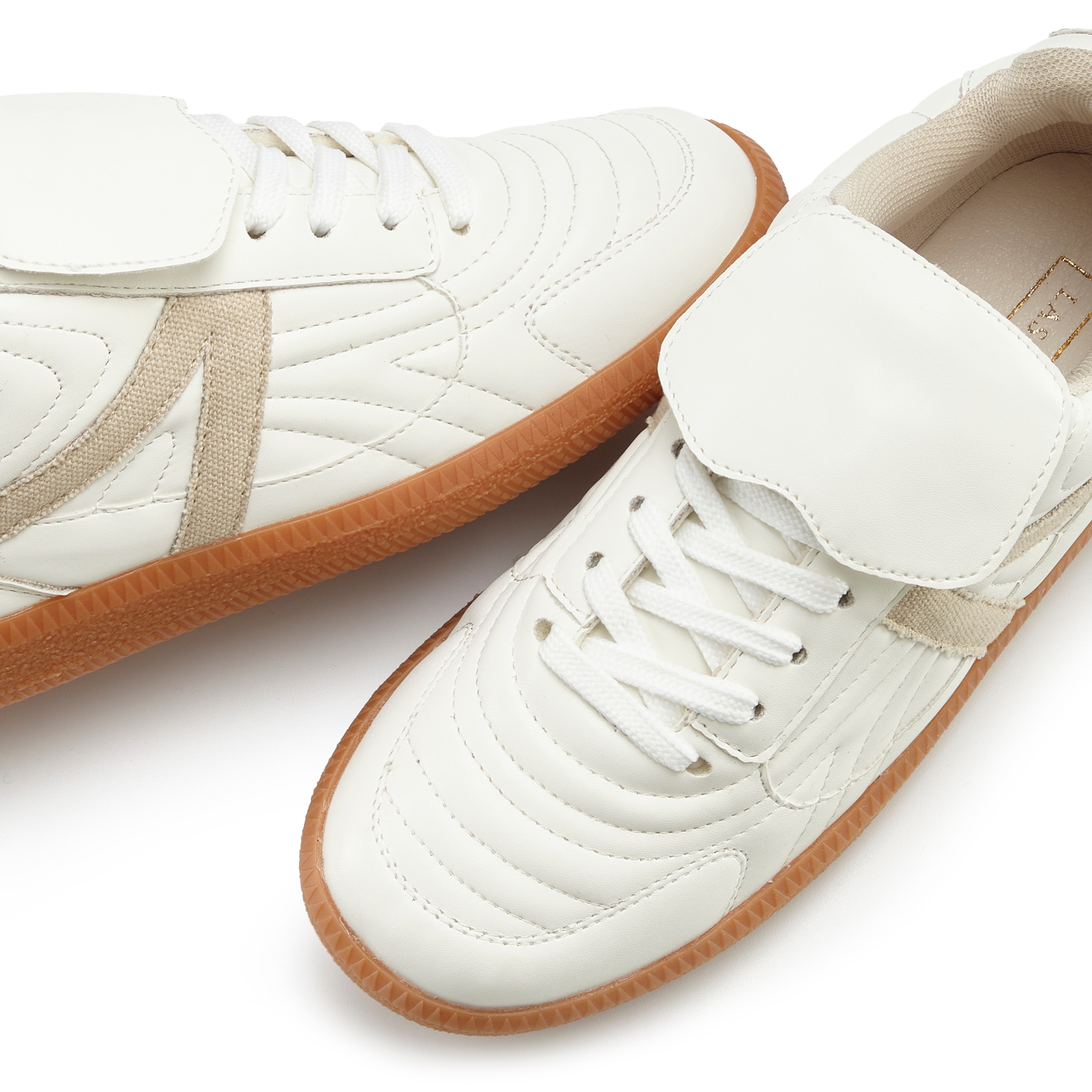 LASCANA Sneaker, Schnürhalbschuh, Freizeitschuh im Retro Look VEGAN