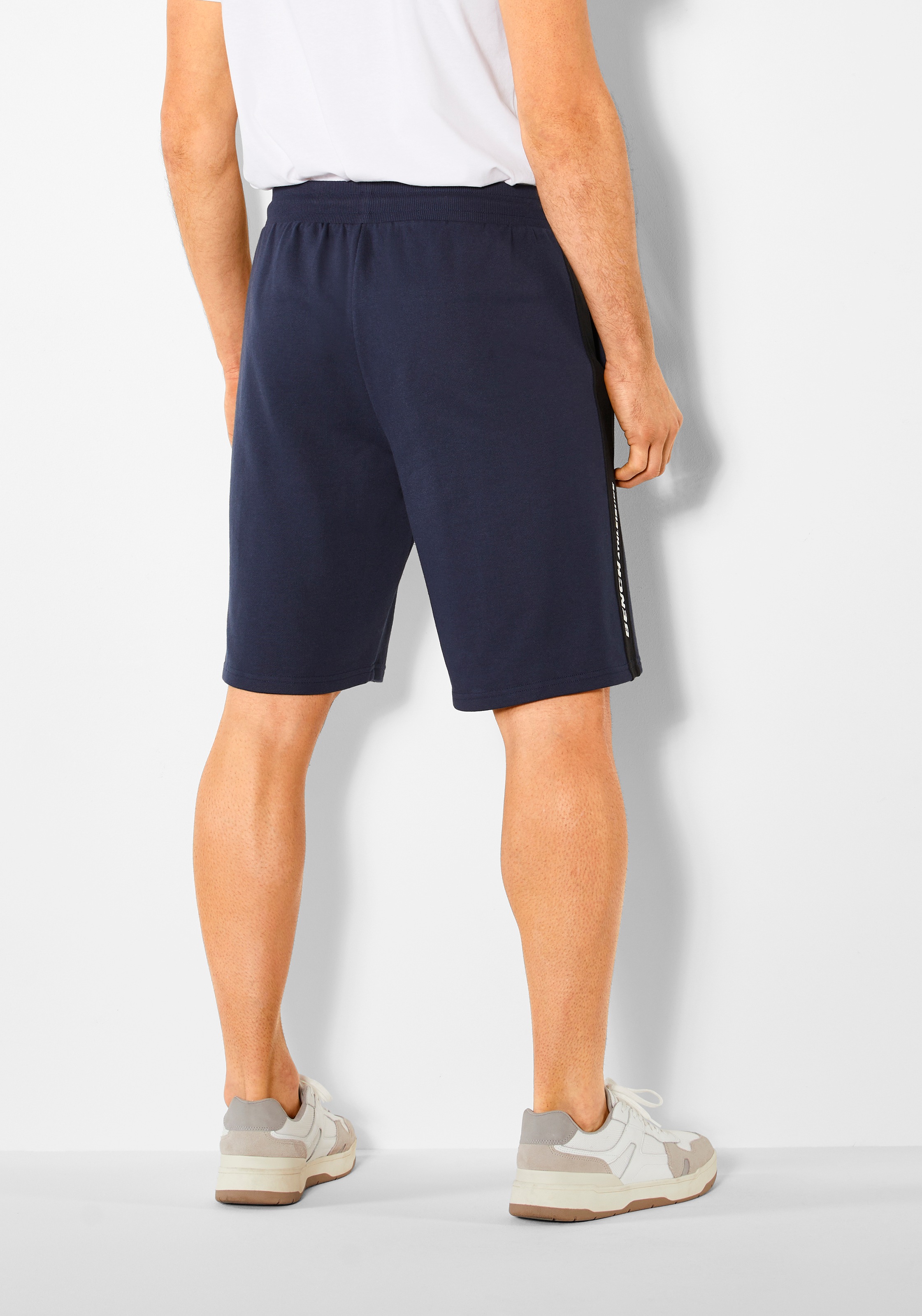 Bench. Sweatshorts, mit seitlichem Einsatz