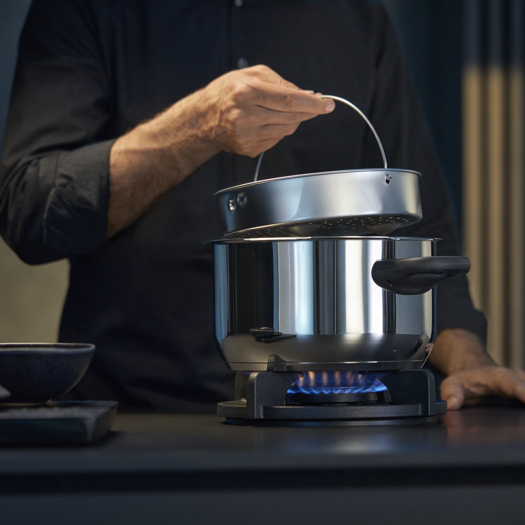 WMF Schnellkochtopf »Perfect One Pot, Dampfkochtopf Induktion 4,5l + 3l, großes Kochsignal« Set, 1x Schnellkochtopf 4,5 I mit Deckel und 1x Schnellbratpfanne 3,0 l, 2 Stk. tlg. Cromargan® Edelstahl Rostfrei 18/10