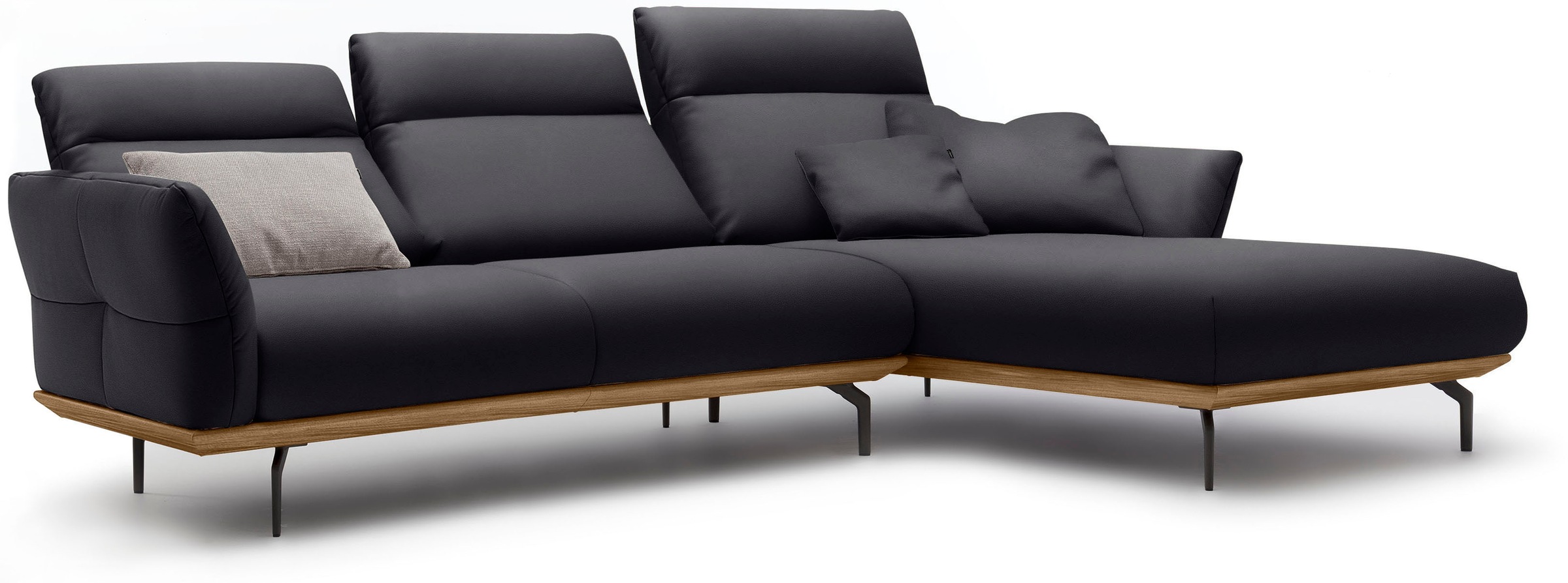 Creation BY ROLF BENZ Ecksofa »CR.460«, Sockel in Nussbaum, Winkelfüße in Umbragrau, Breite 298 cm