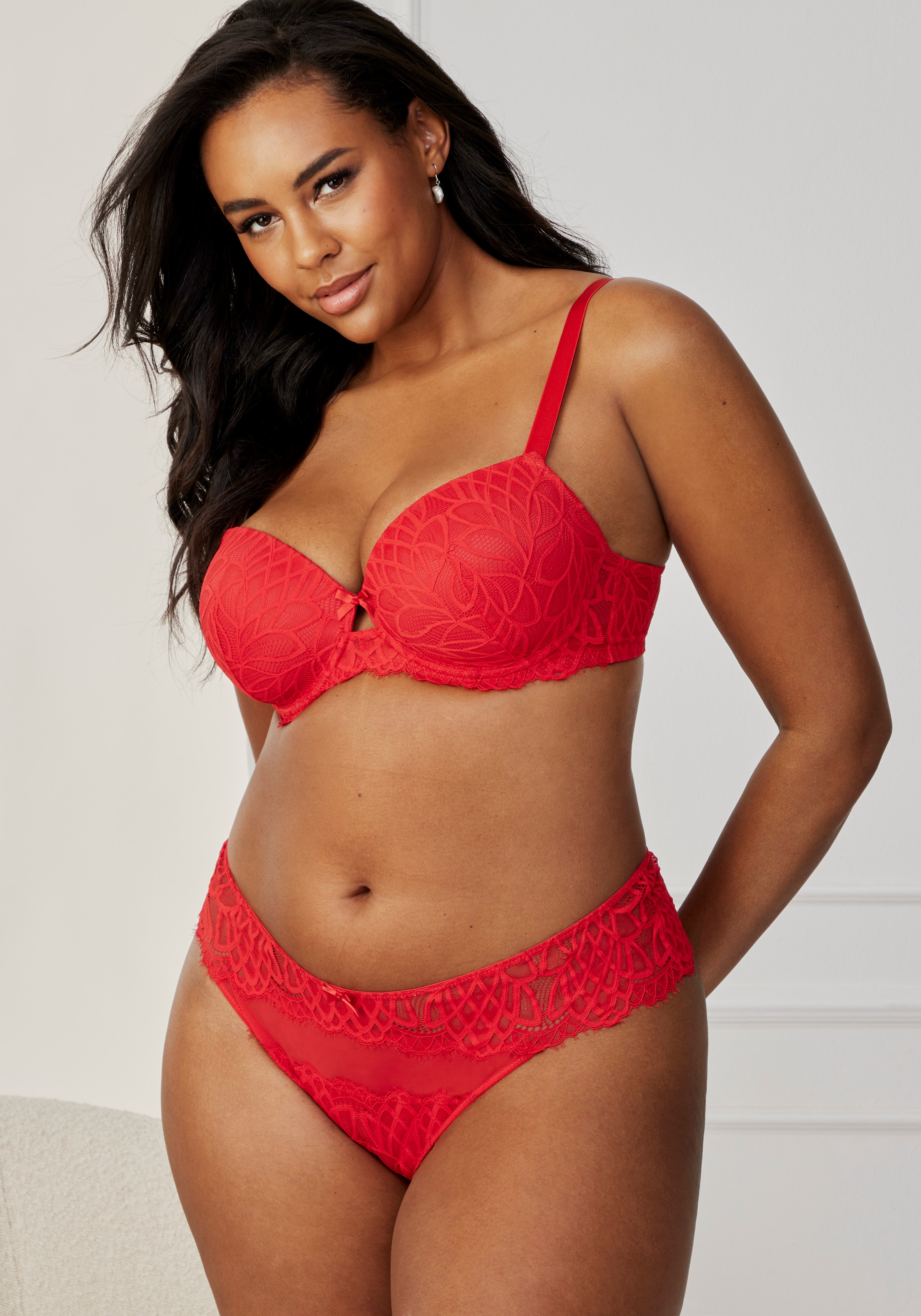 LASCANA Schalen-BH »Cara« mit Bügel rundum aus filigraner Spitze, sexy Dessous