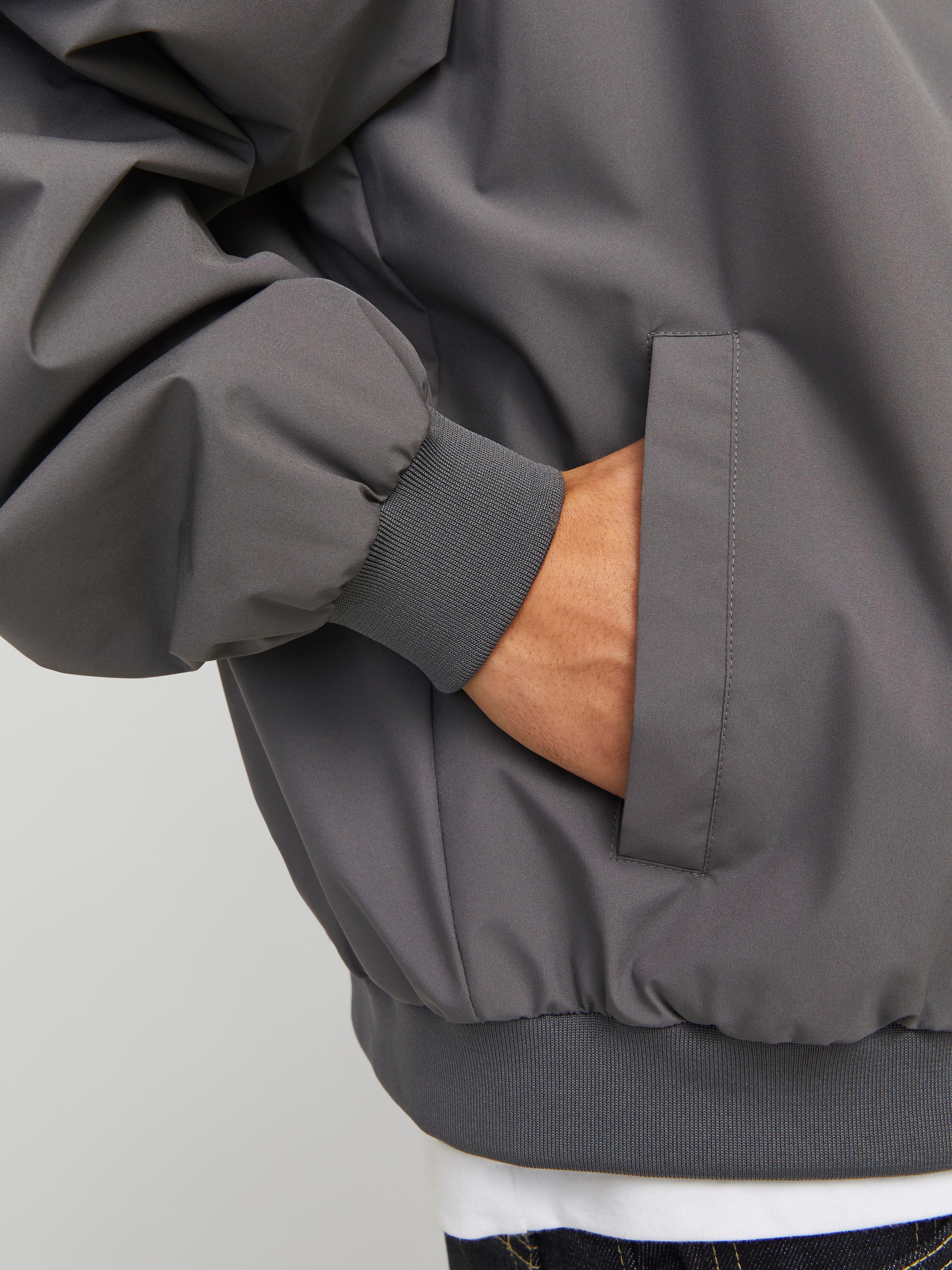 Thumbnail - Jack & Jones Bomberjacke "JJECHARGE BOMBER JACKET NOOS" ohne Kapuze mit Rippbündchen