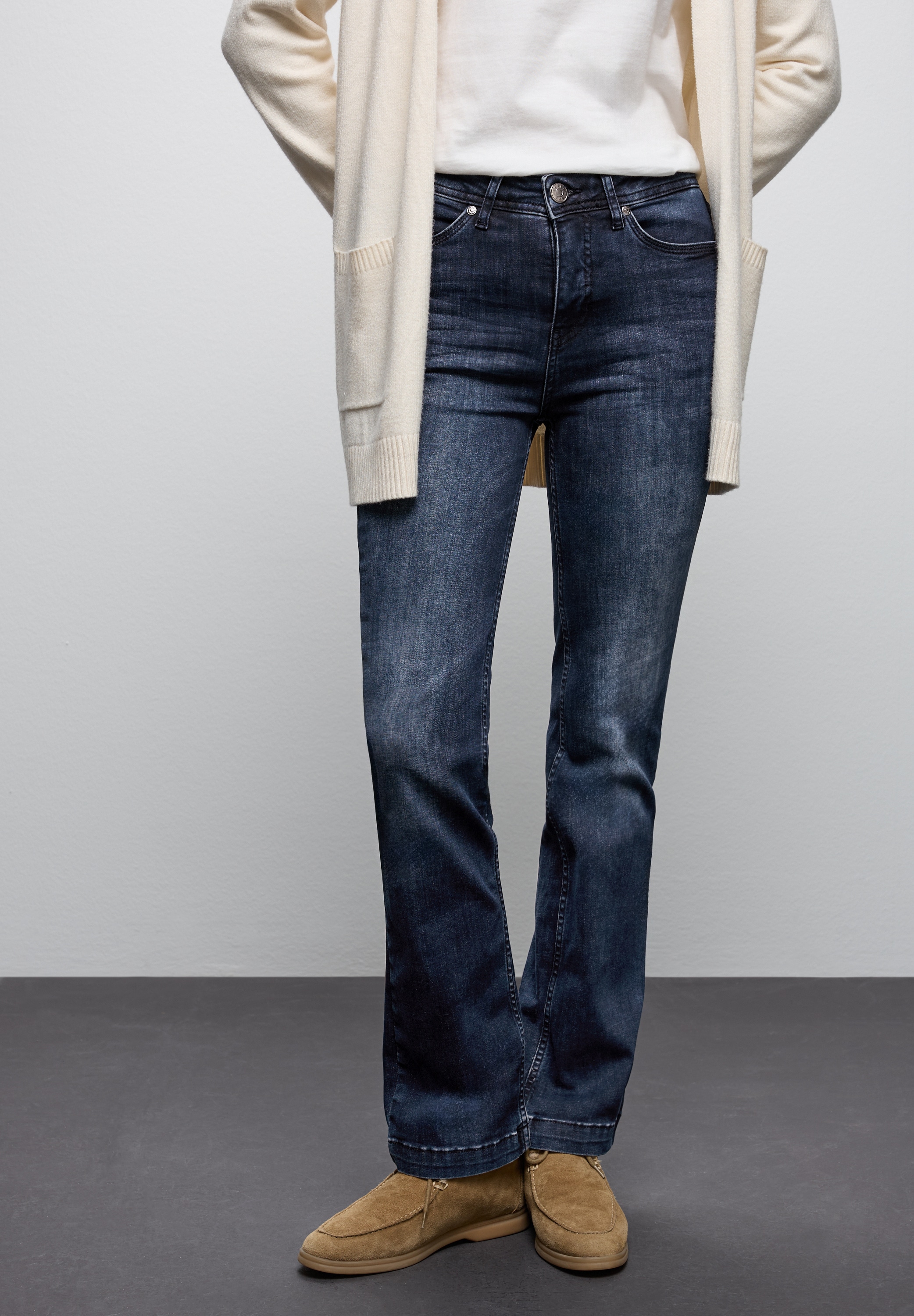 STREET ONE Slim-fit-Jeans »QR Style Bootcut«, im 5-Pocket-Style und mit Stretch