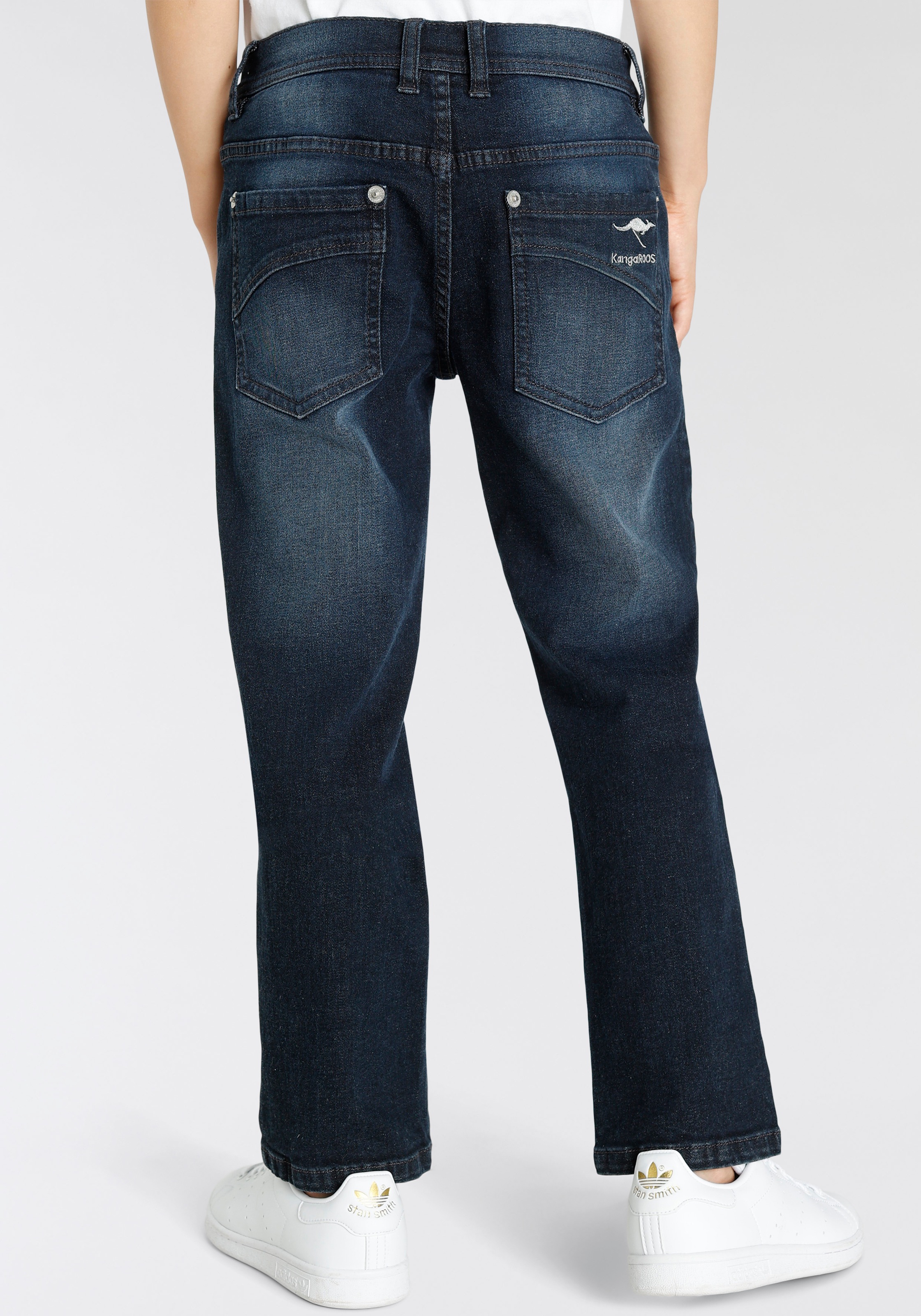 KangaROOS Straight-Jeans ", regular fit mit geradem Beinverlauf" bequeme Passform, gerades Bein, niedrige Leibhöhe