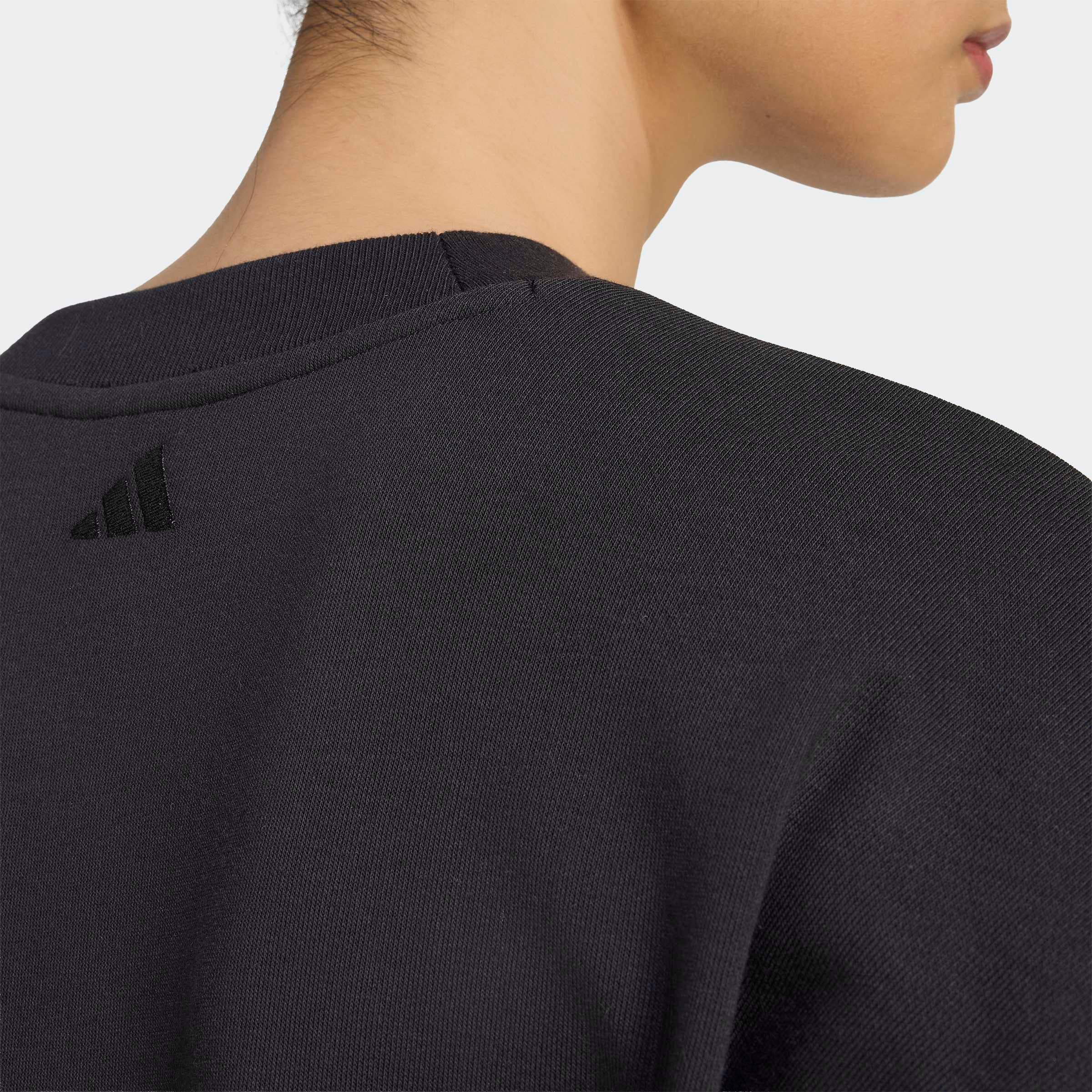 adidas Sportswear Sweatshirt »SEASONAL ESSENTIALS SATIN-, V-AUSSCHNITT«, mit V-Ausschnitt, ohne Verschluss, in normaler Länge
