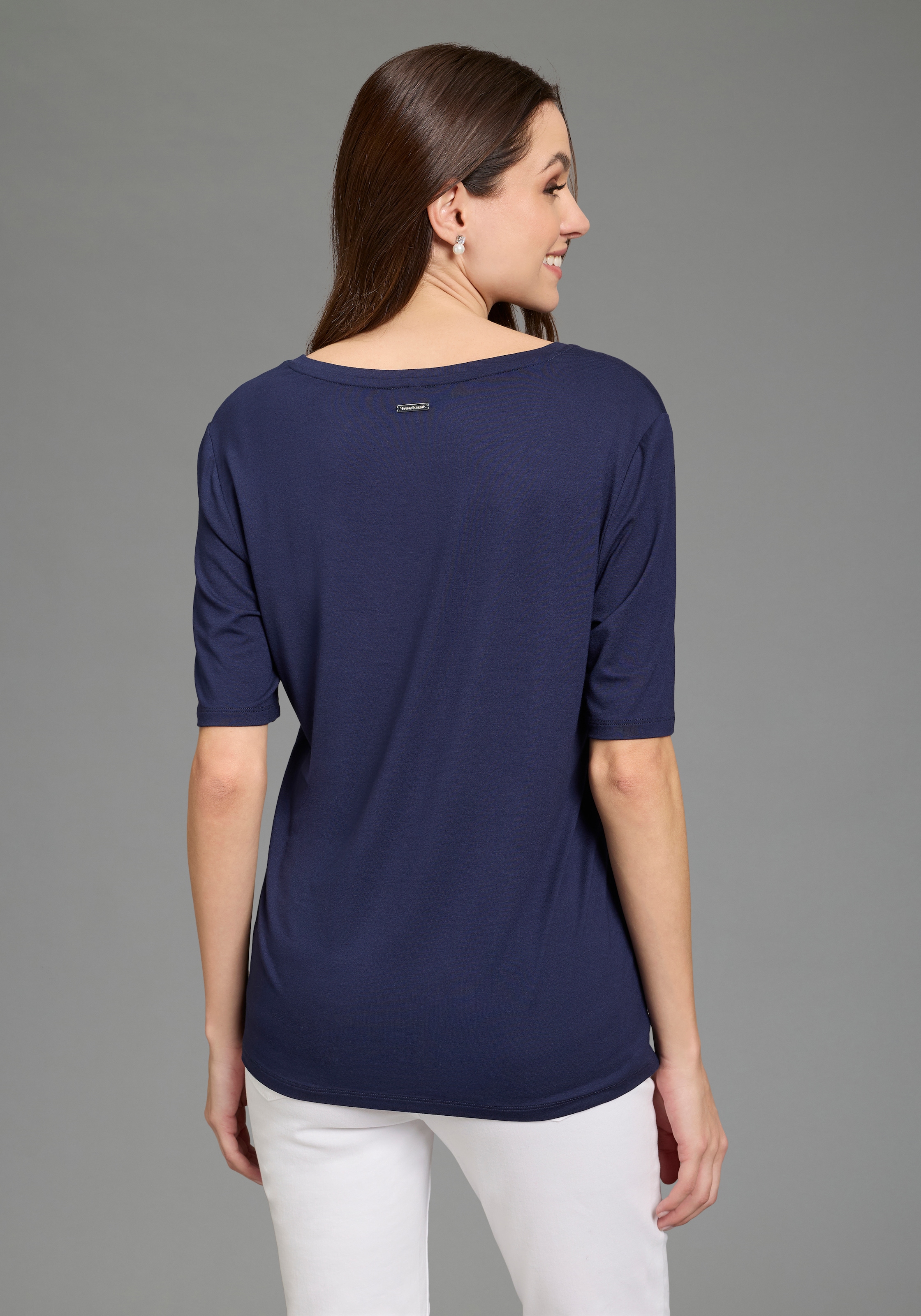 Bruno Banani T-Shirt mit tiefem V-Ausschnitt, Brusttasche und Reißverschluss-Detail