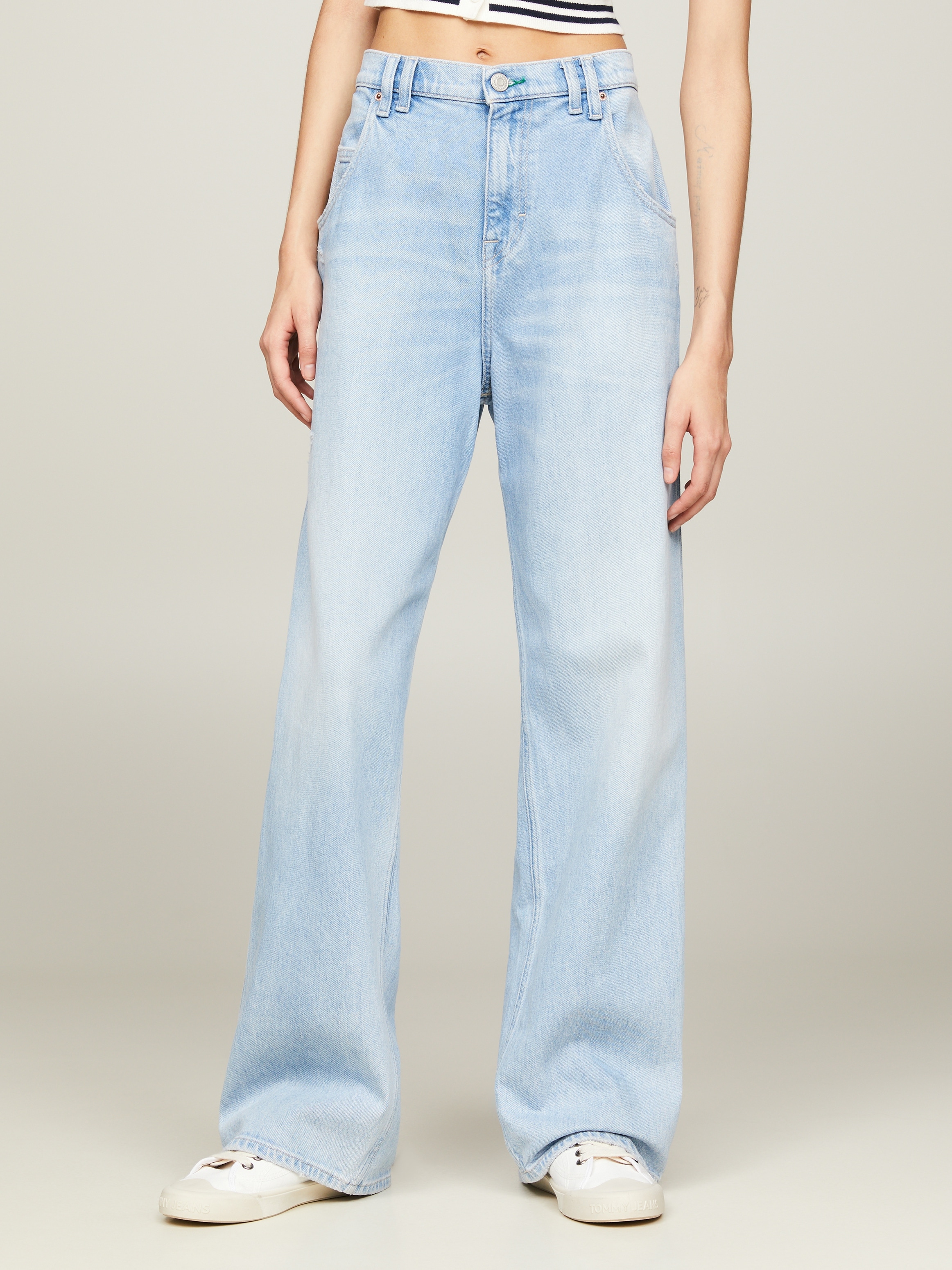 Tommy Jeans Weite Jeans »DAISY JEAN LW BGY BH6110«, mit Logostickerei