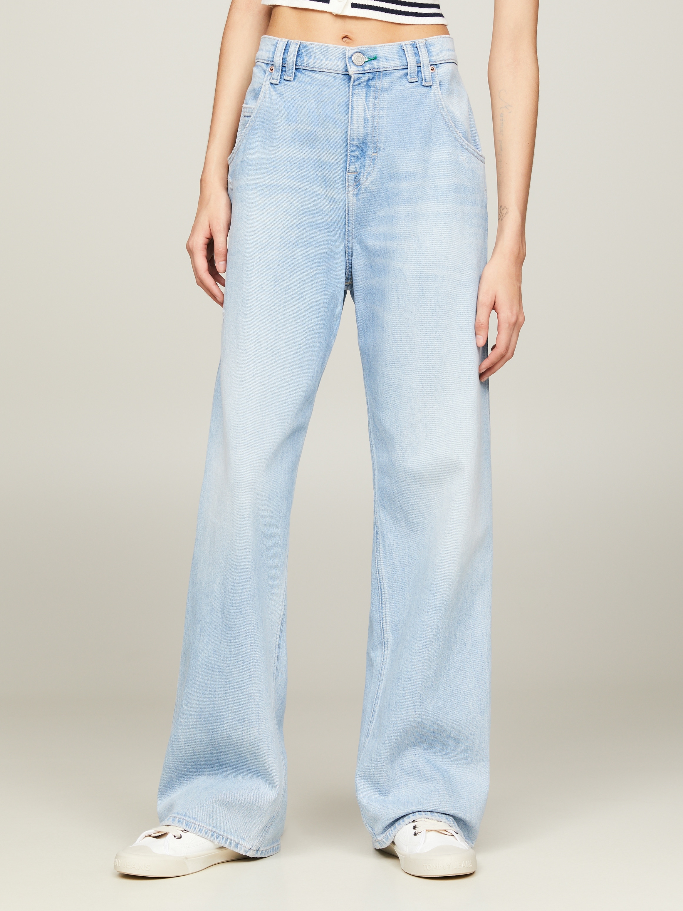 Tommy Jeans Weite Jeans "DAISY JEAN LW BGY BH6110", mit Logostickerei günstig online kaufen